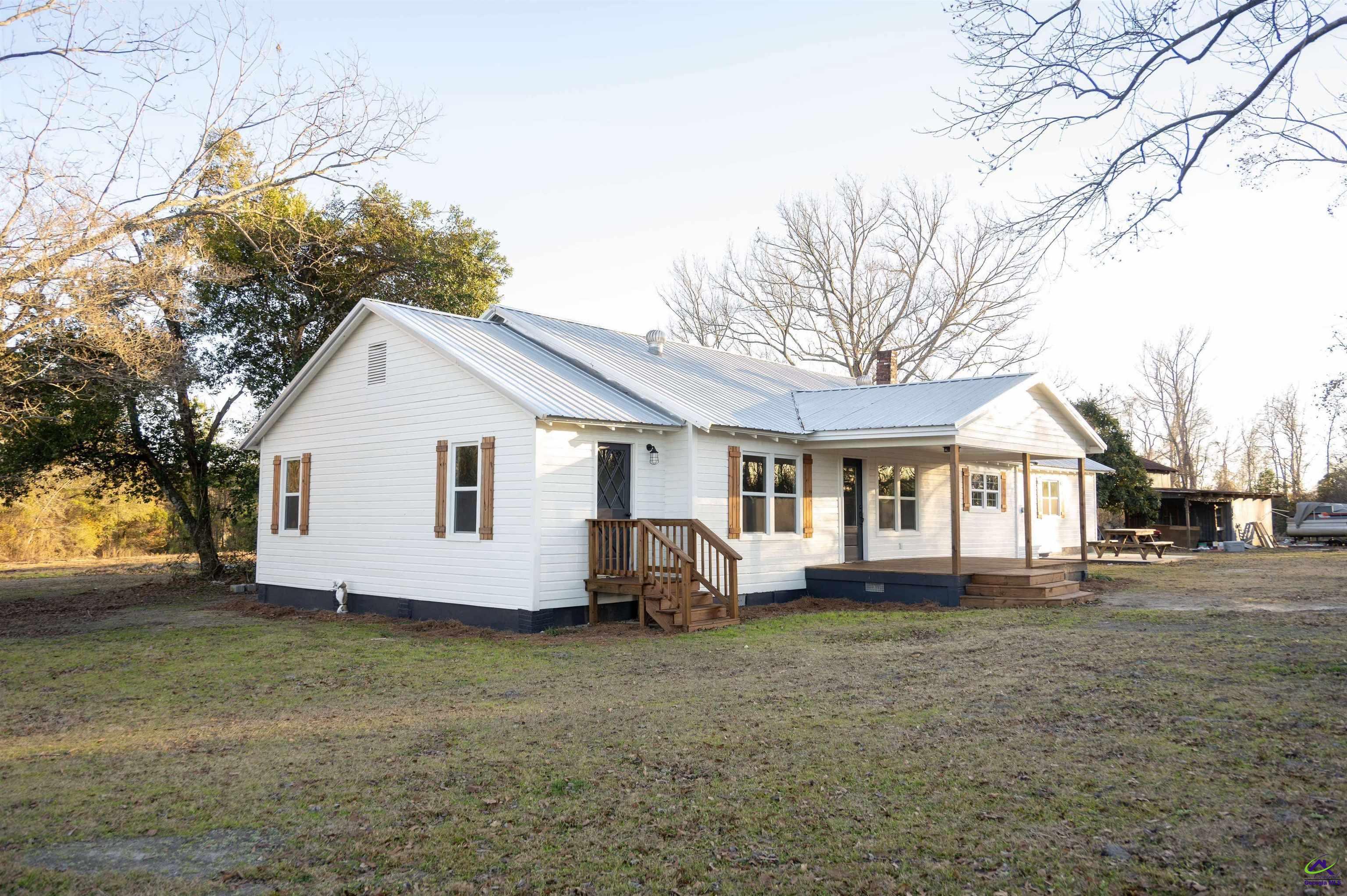 1533 W River Road
