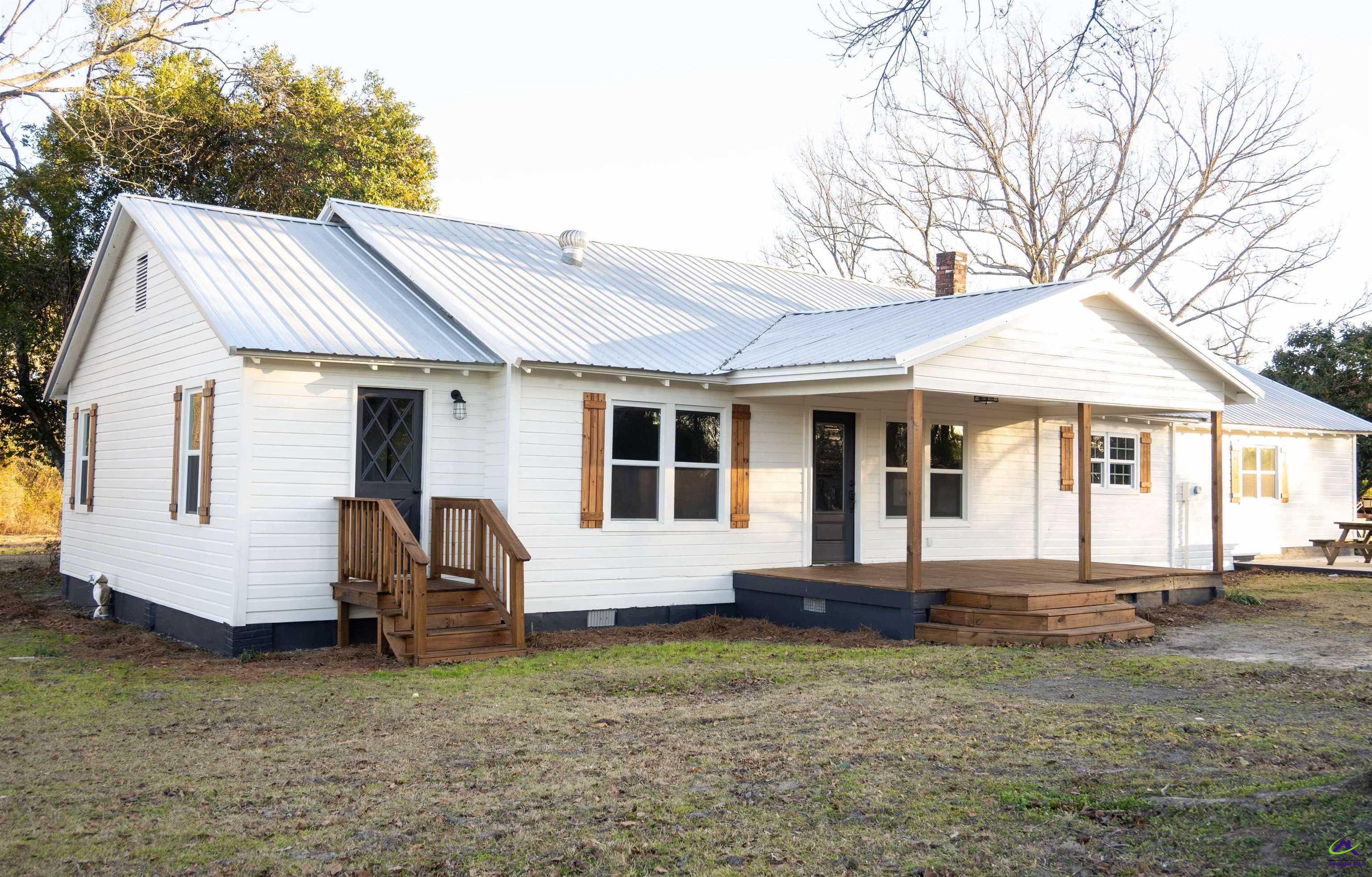1533 W River Road