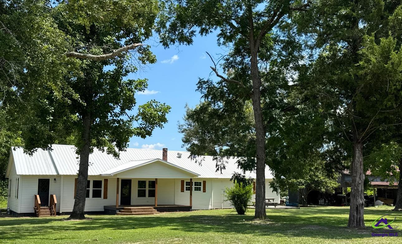 1533 W River Road