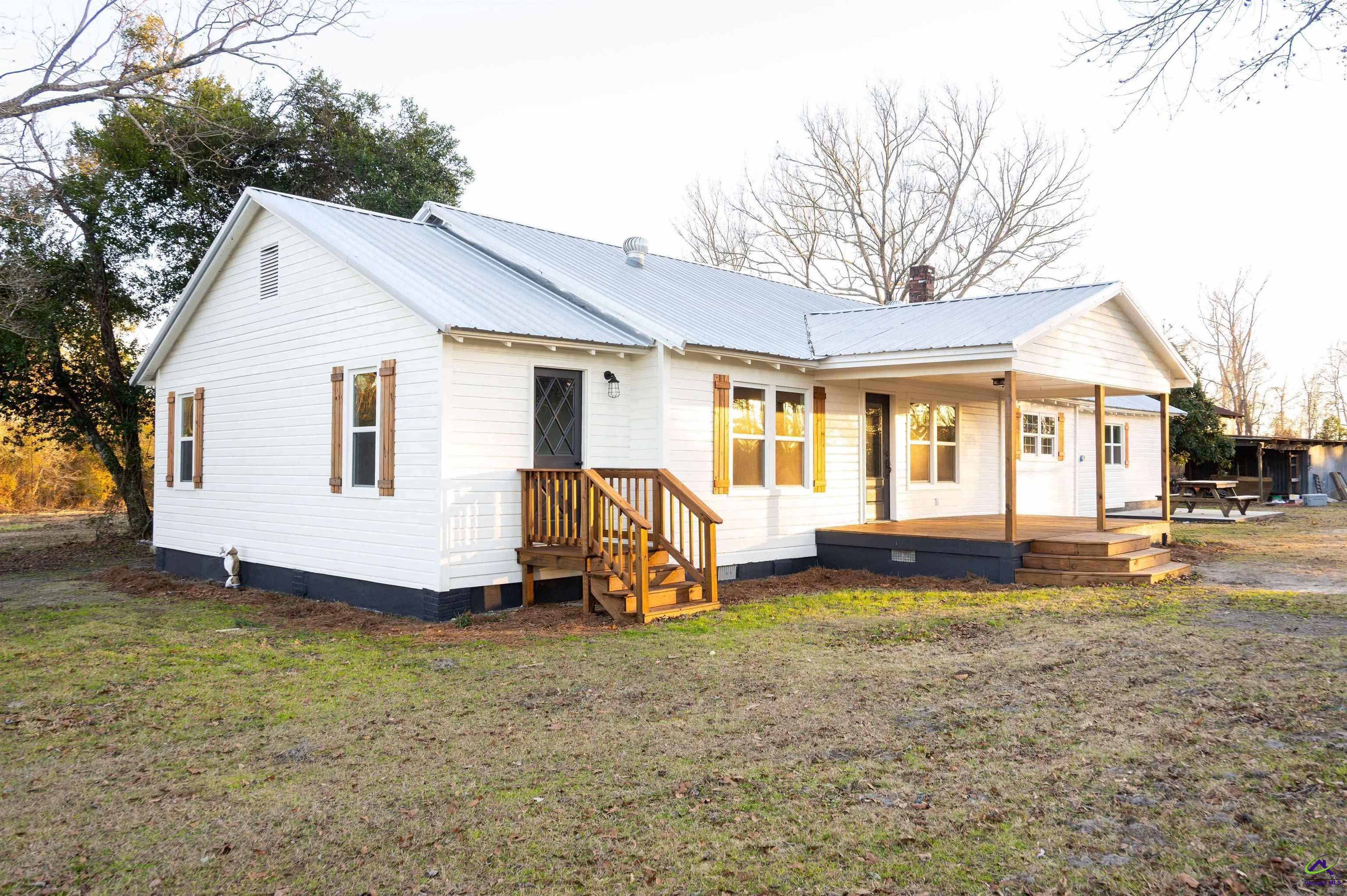 1533 W River Road