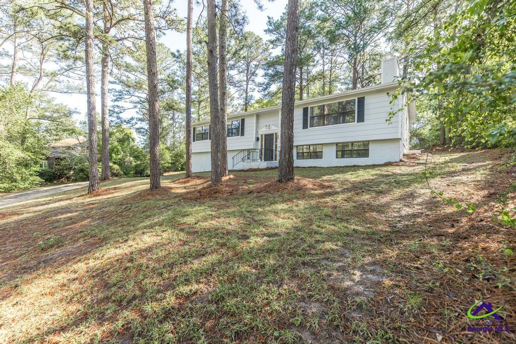 208 Lake Front Drive