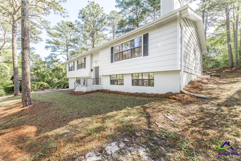 208 Lake Front Drive