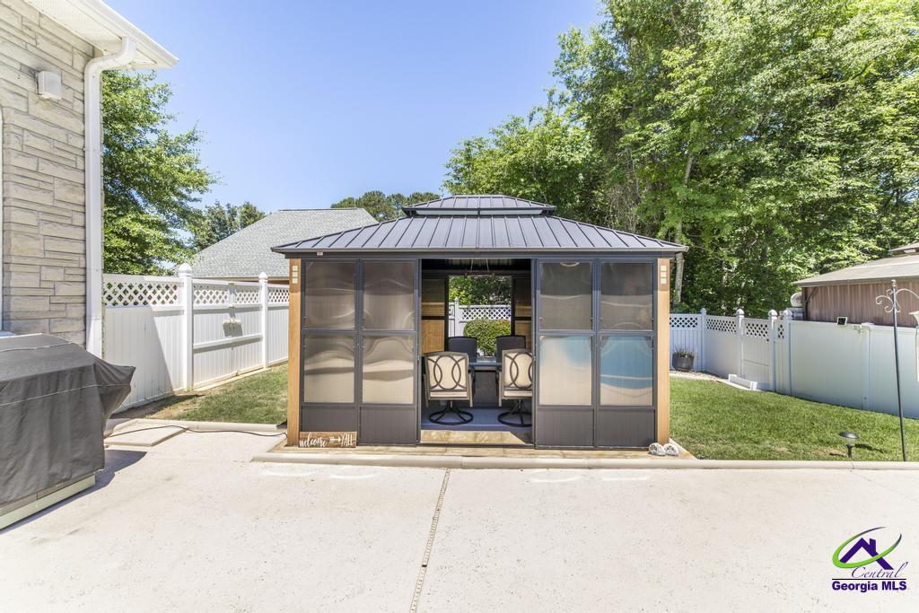 219 Royal Crest Circle