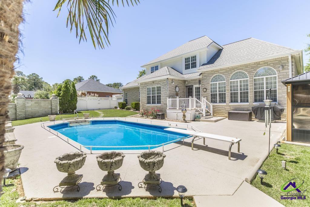 219 Royal Crest Circle