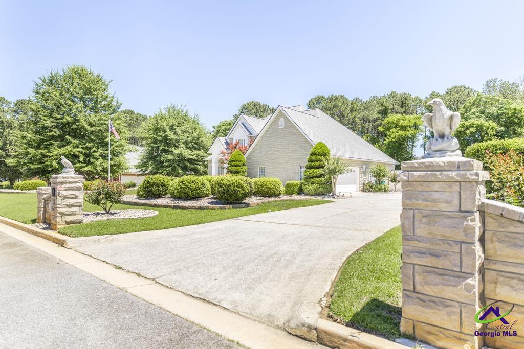219 Royal Crest Circle