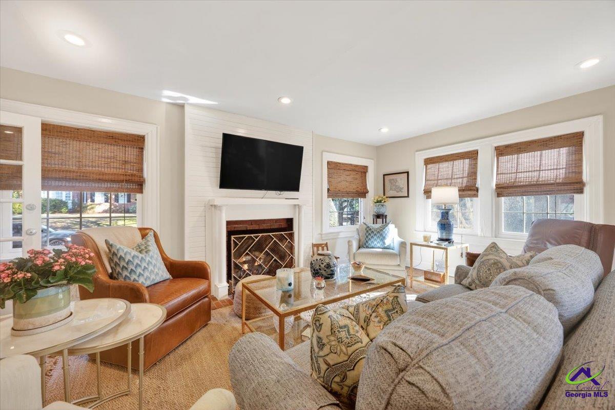 2620 Stanislaus Circle