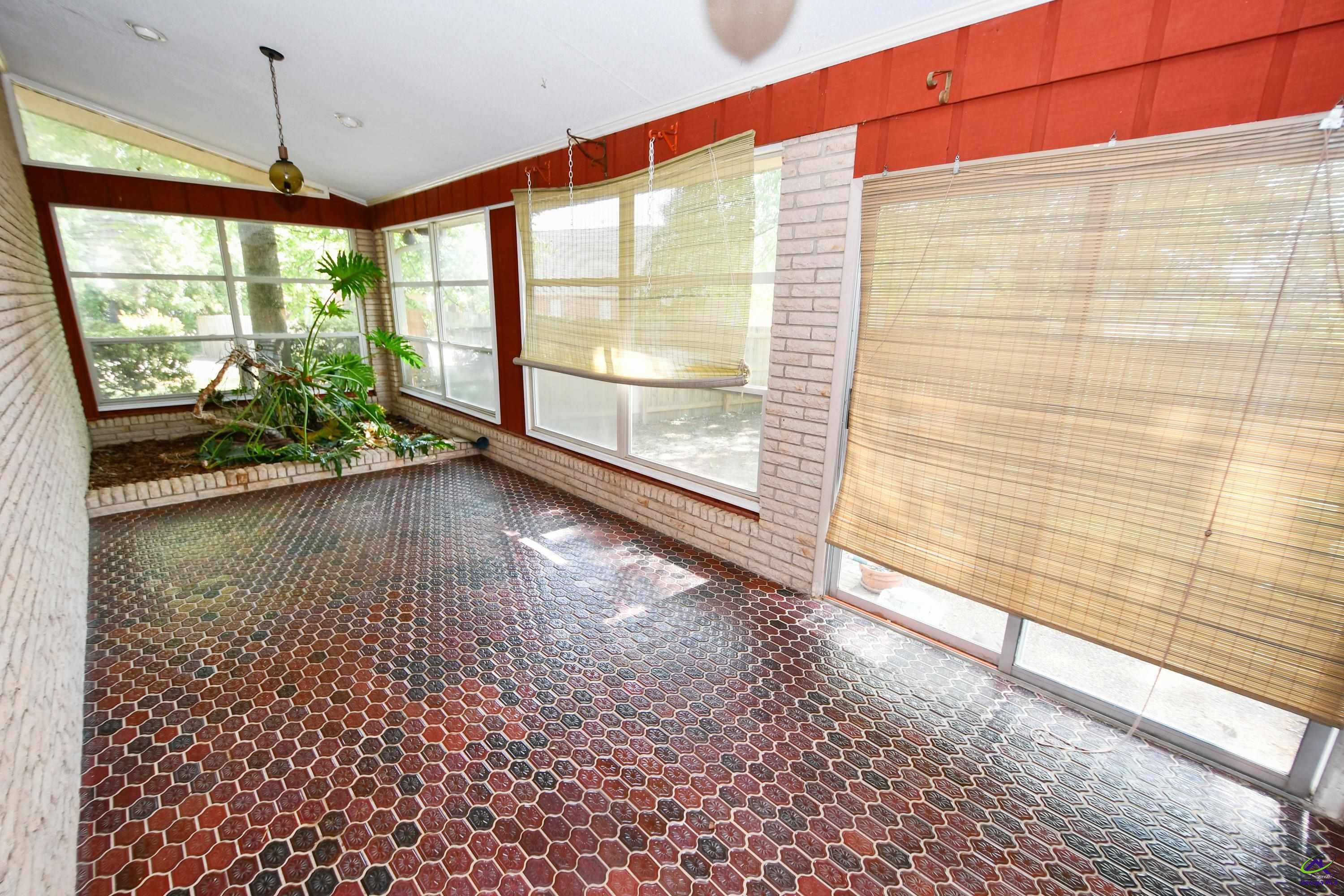100 Jacinto Drive