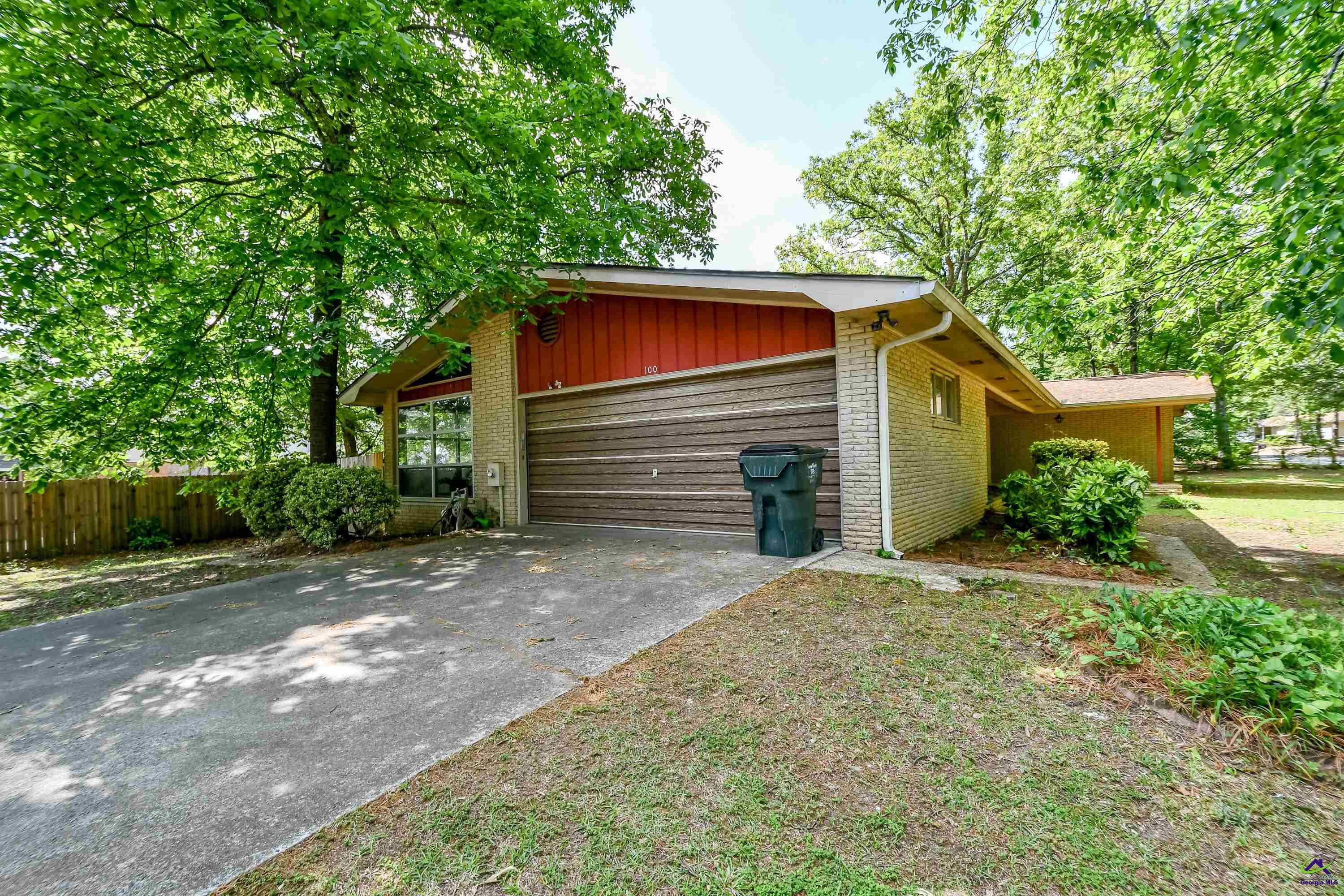 100 Jacinto Drive