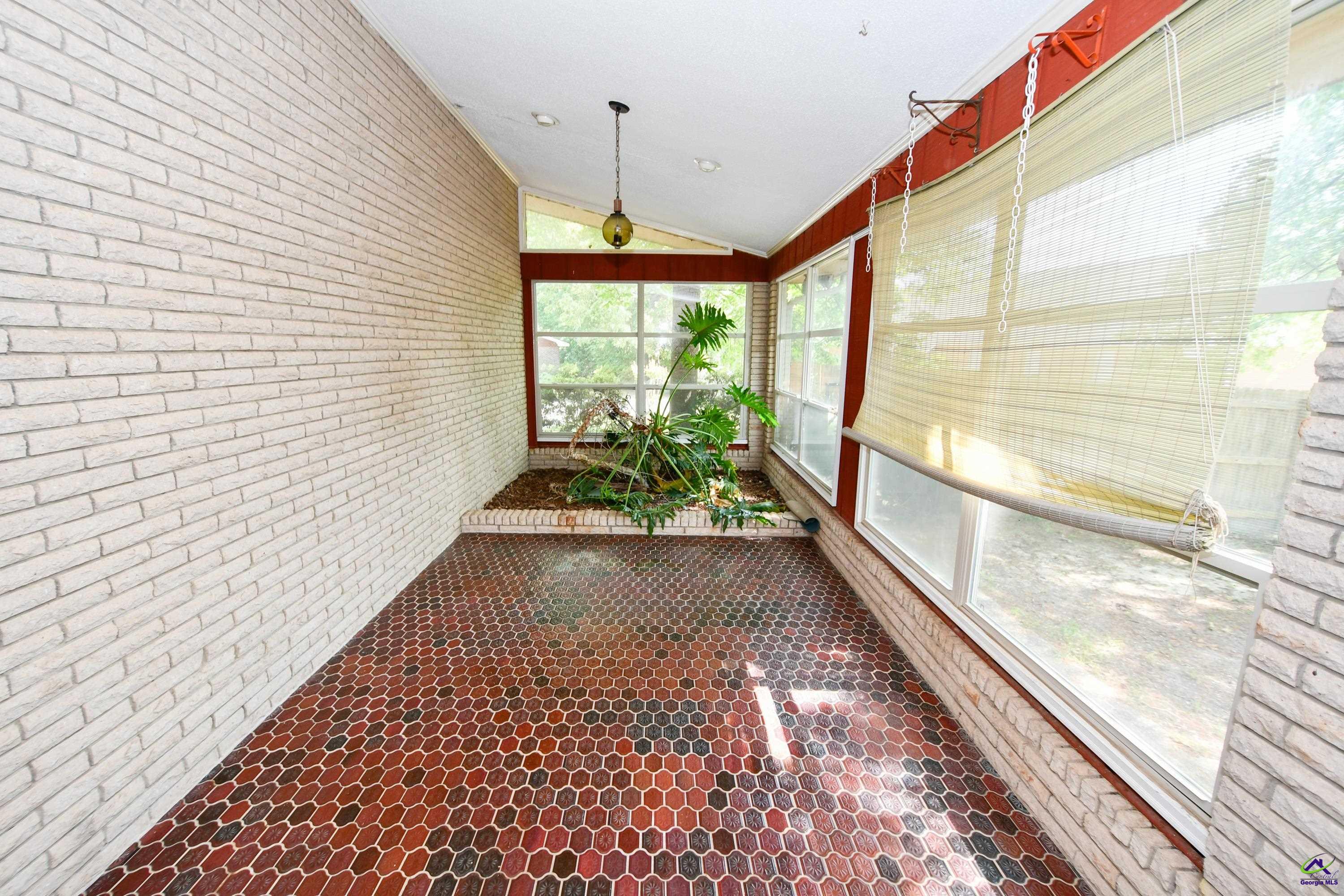 100 Jacinto Drive