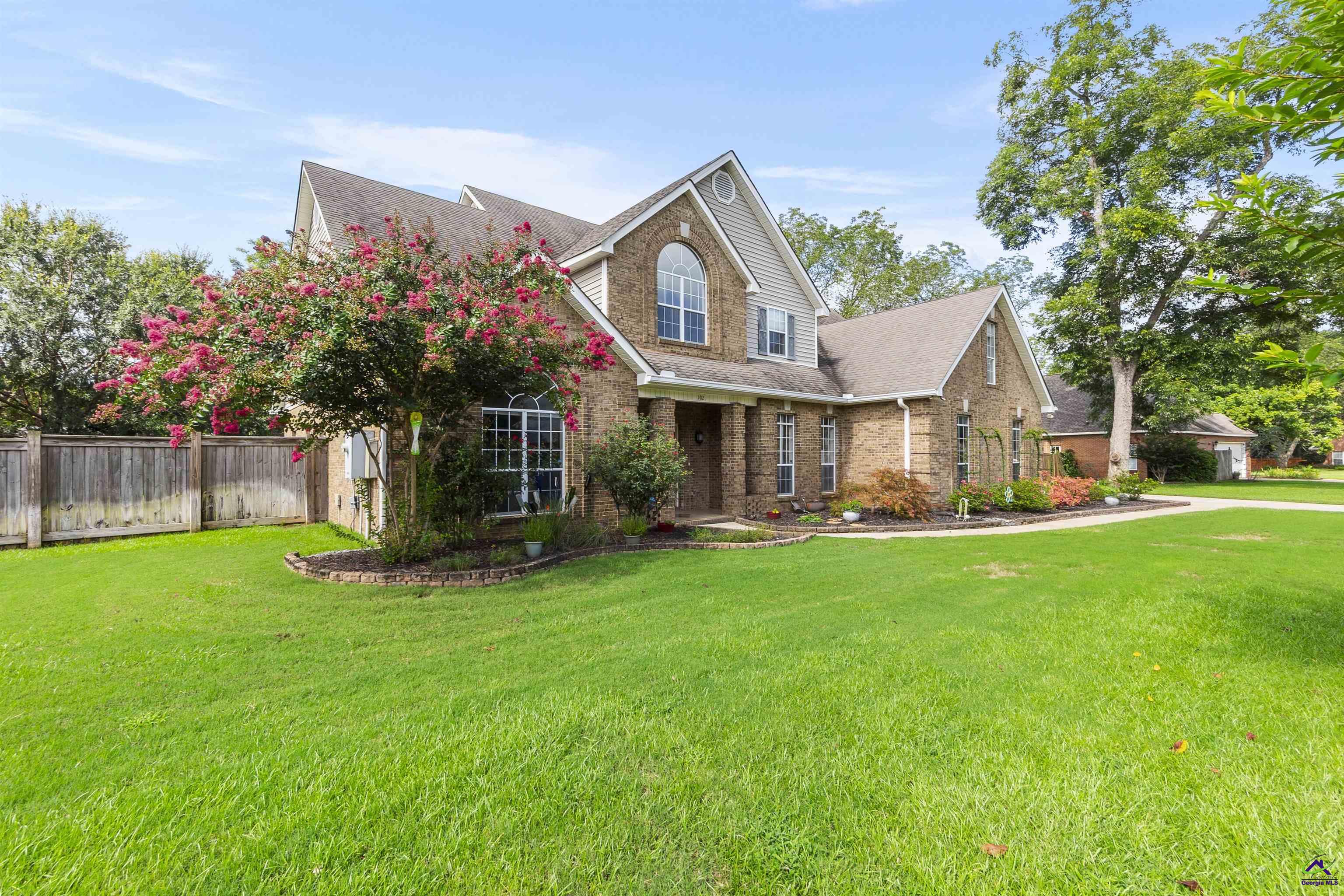 102 White Columns Drive