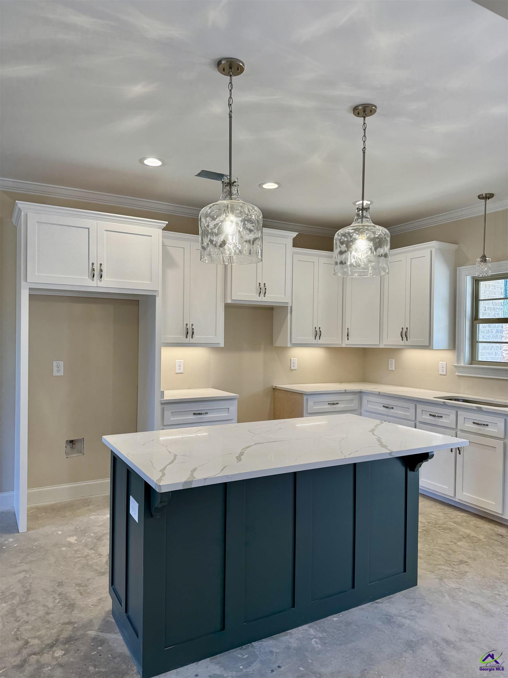 207 Golden Chestnut Bend