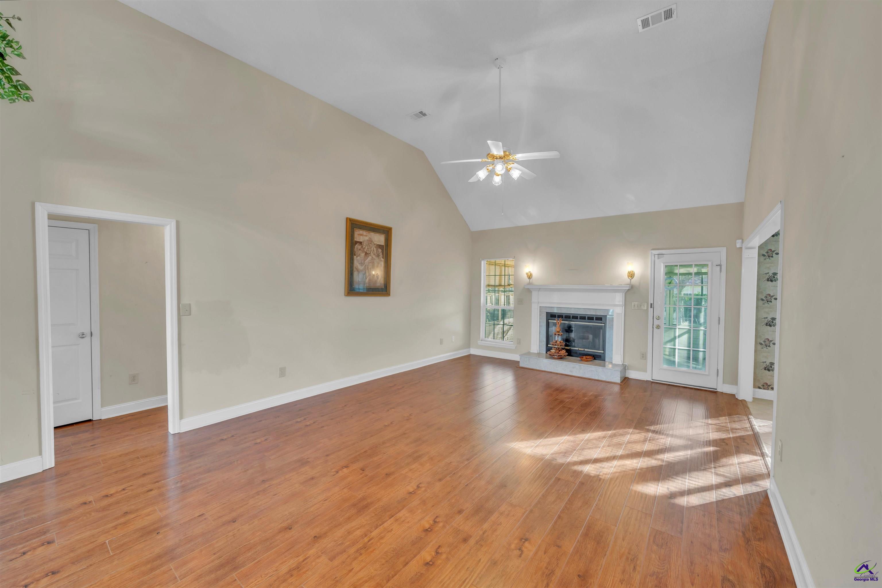 211 Hummingbird Lane