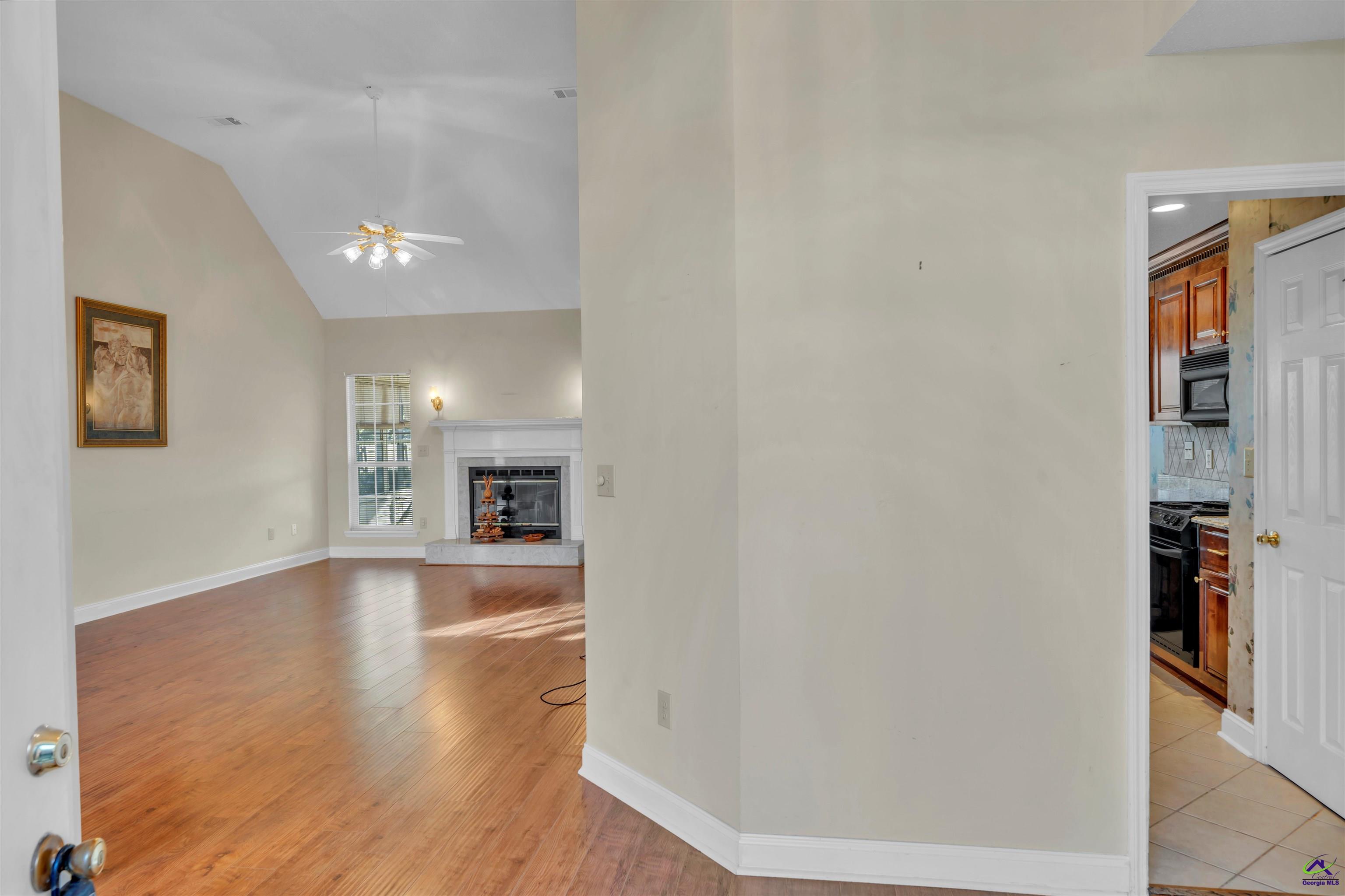 211 Hummingbird Lane