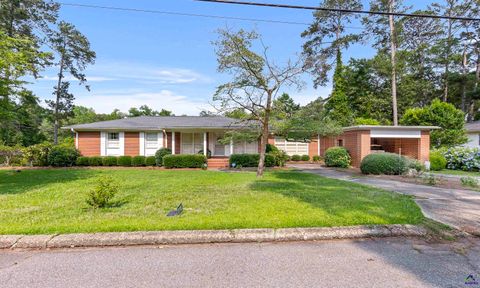 518 College Street Montezuma GA 31063