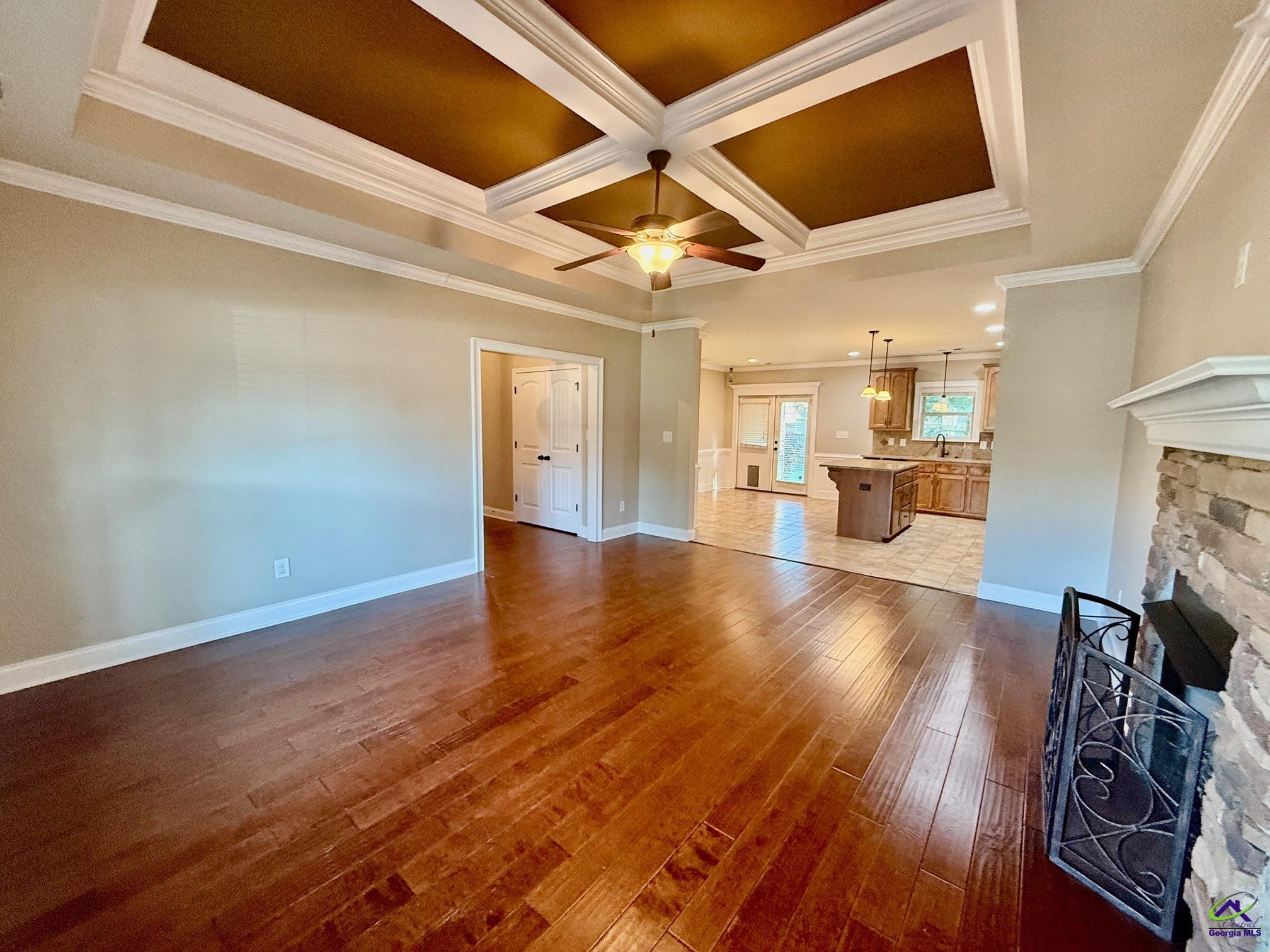 113 Lone Oak Trail