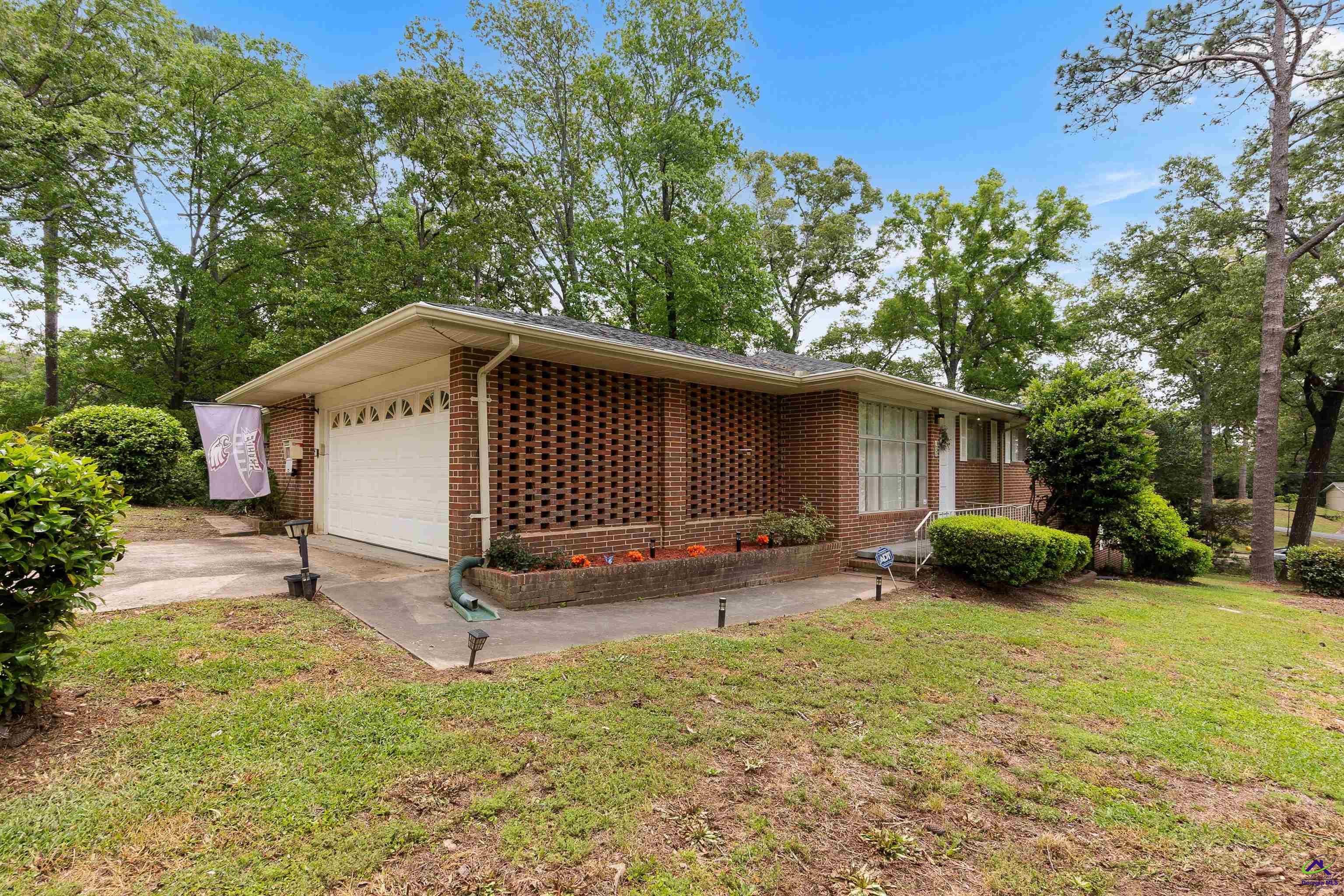 100 Brett Avenue