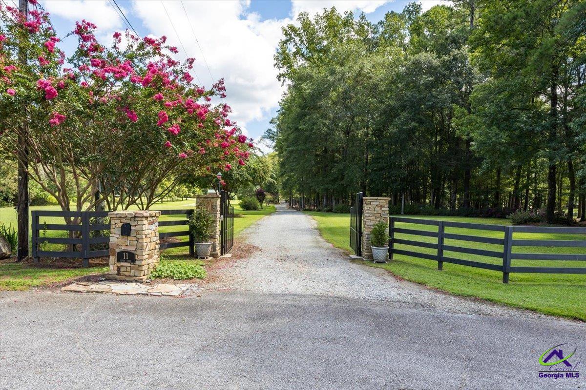 11 River Trace