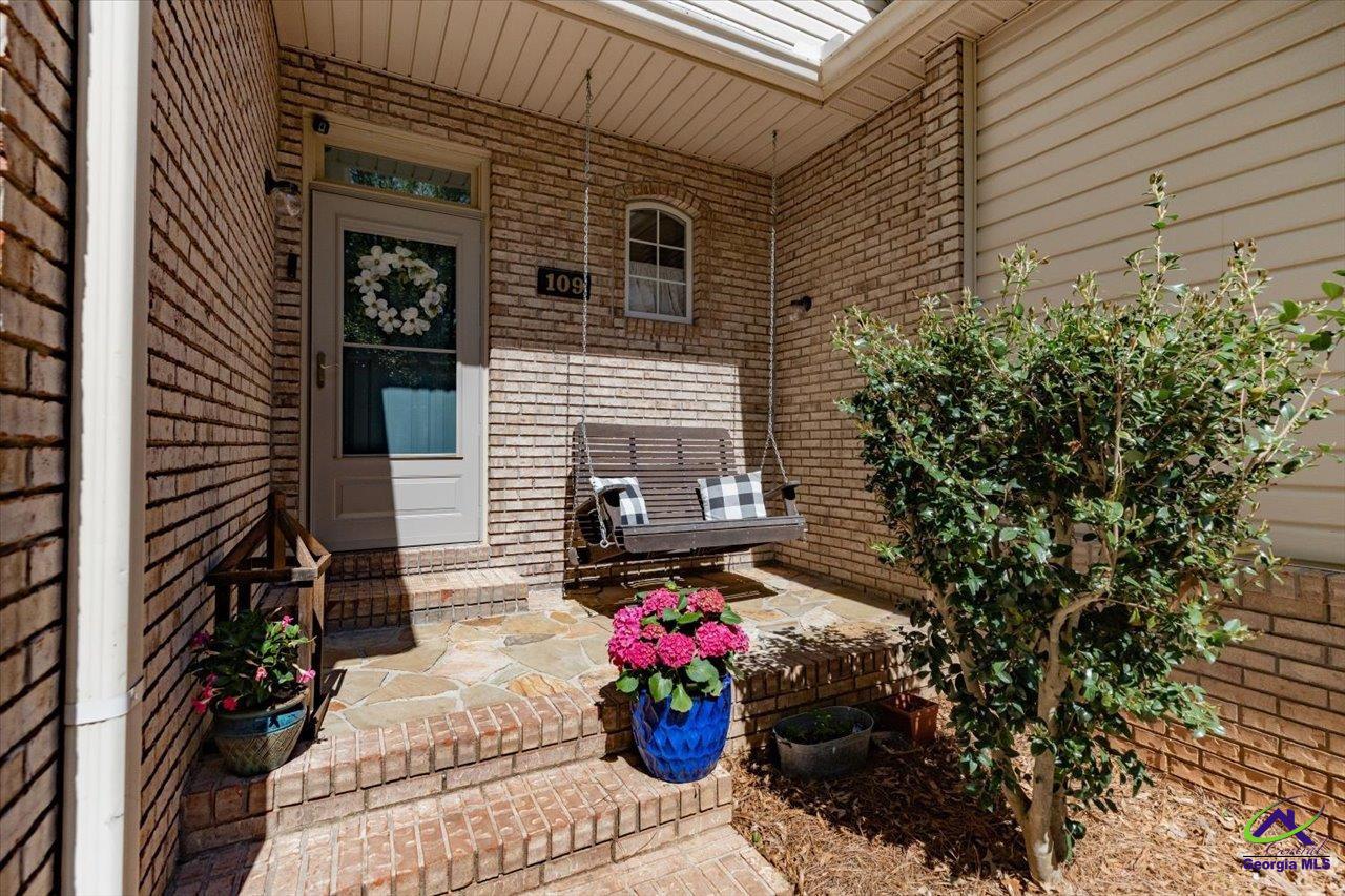 109 Timberlane Avenue