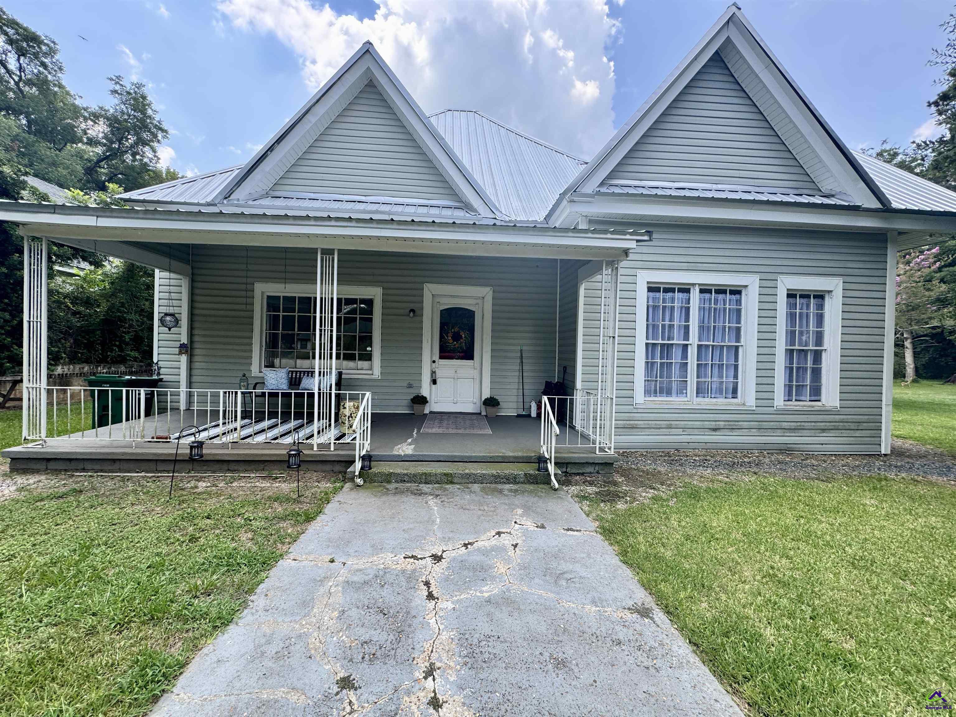 513 College Street