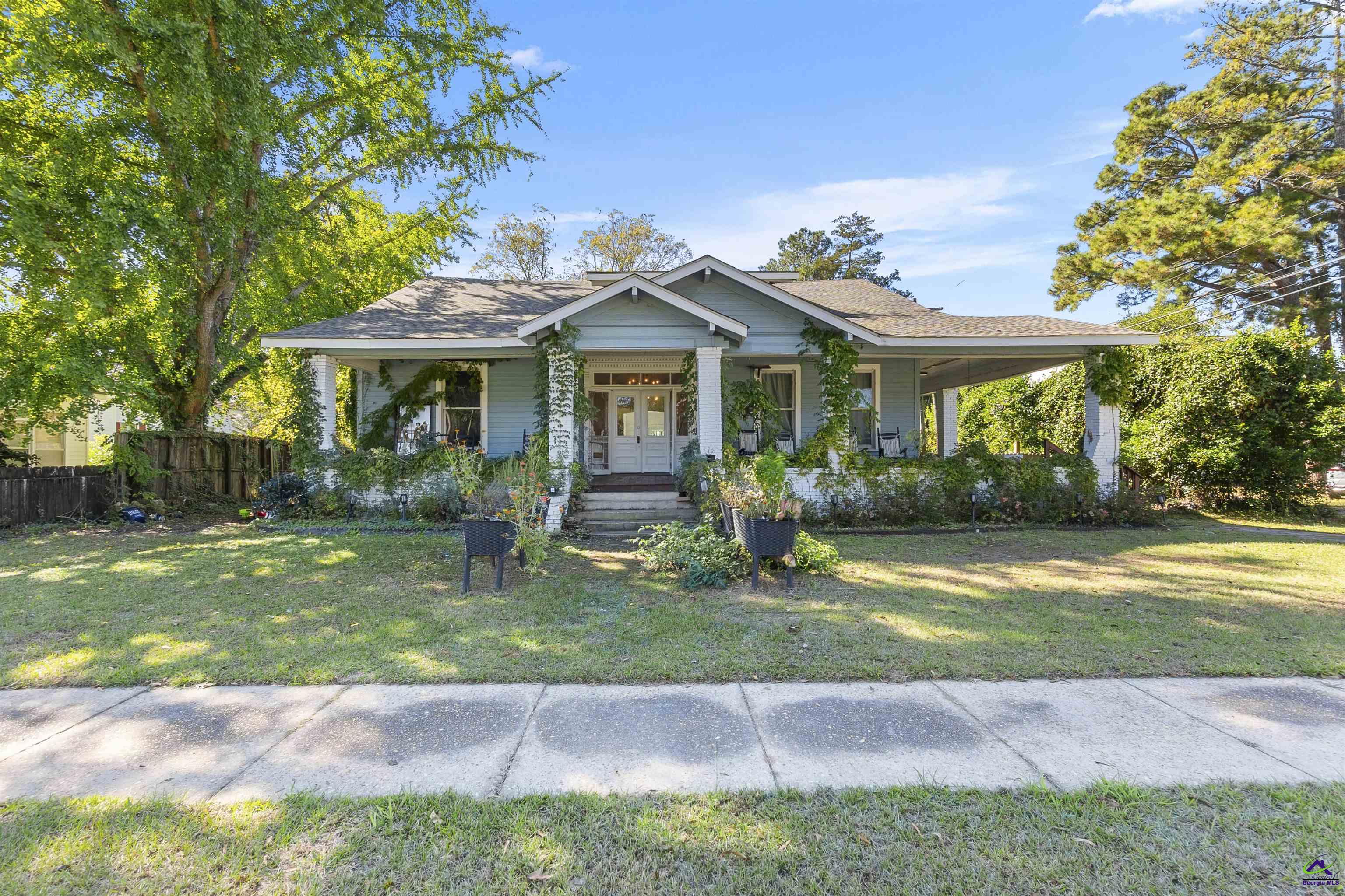 103 E. Artesian Avenue