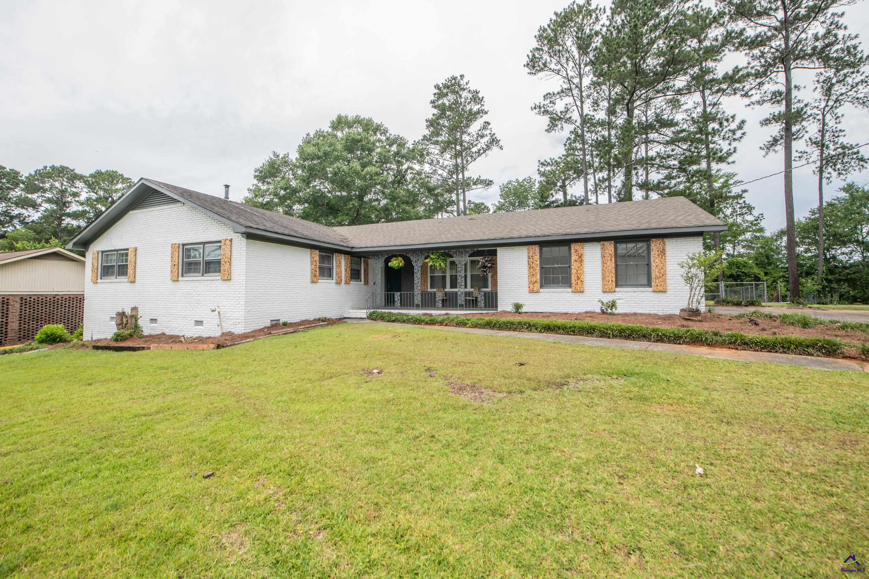 1038 Red Oak Drive