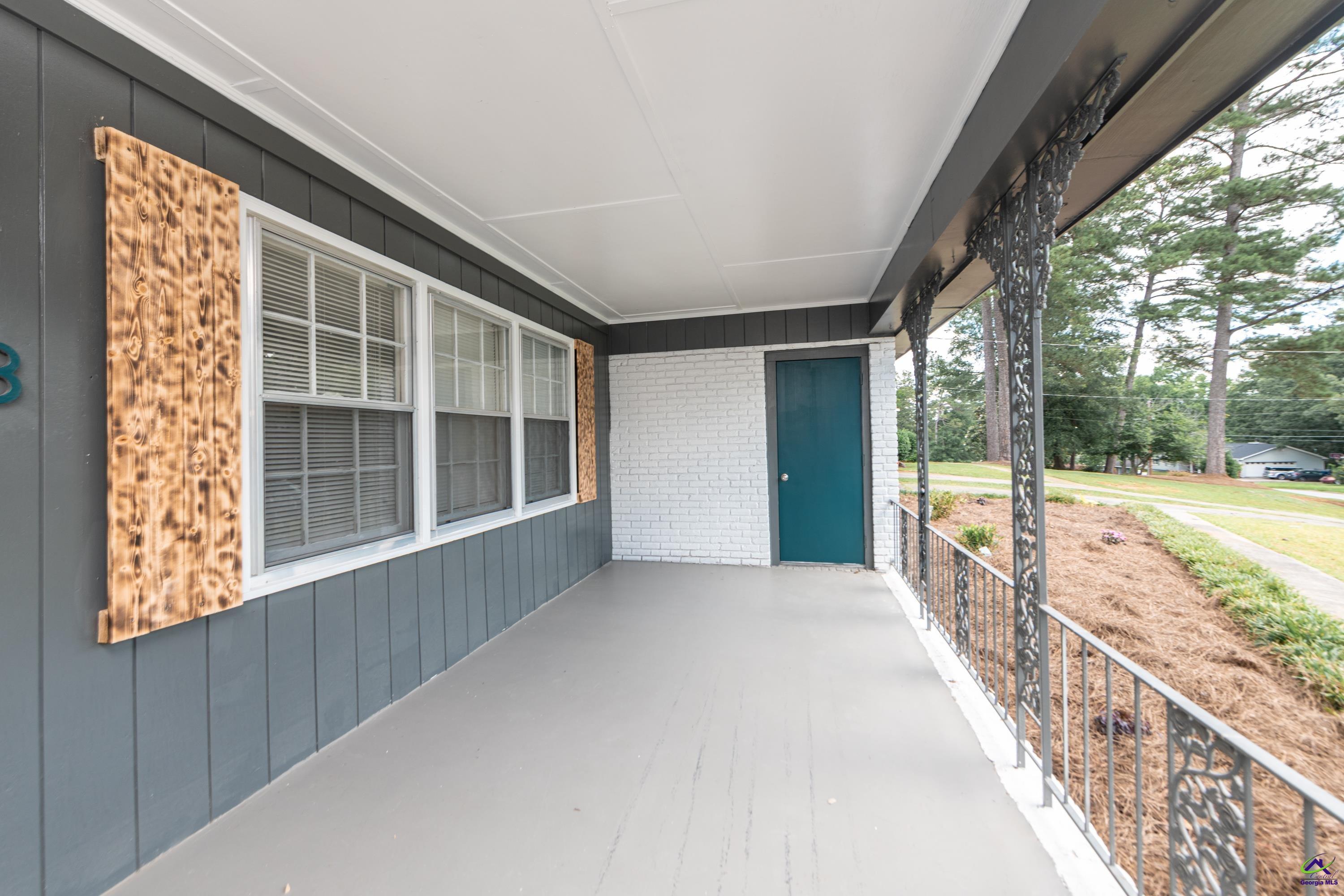 1038 Red Oak Drive