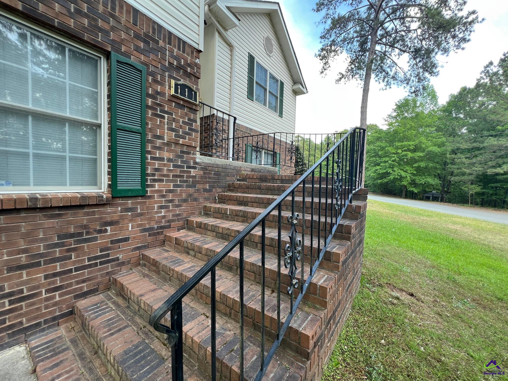 111 Red Oak Glen