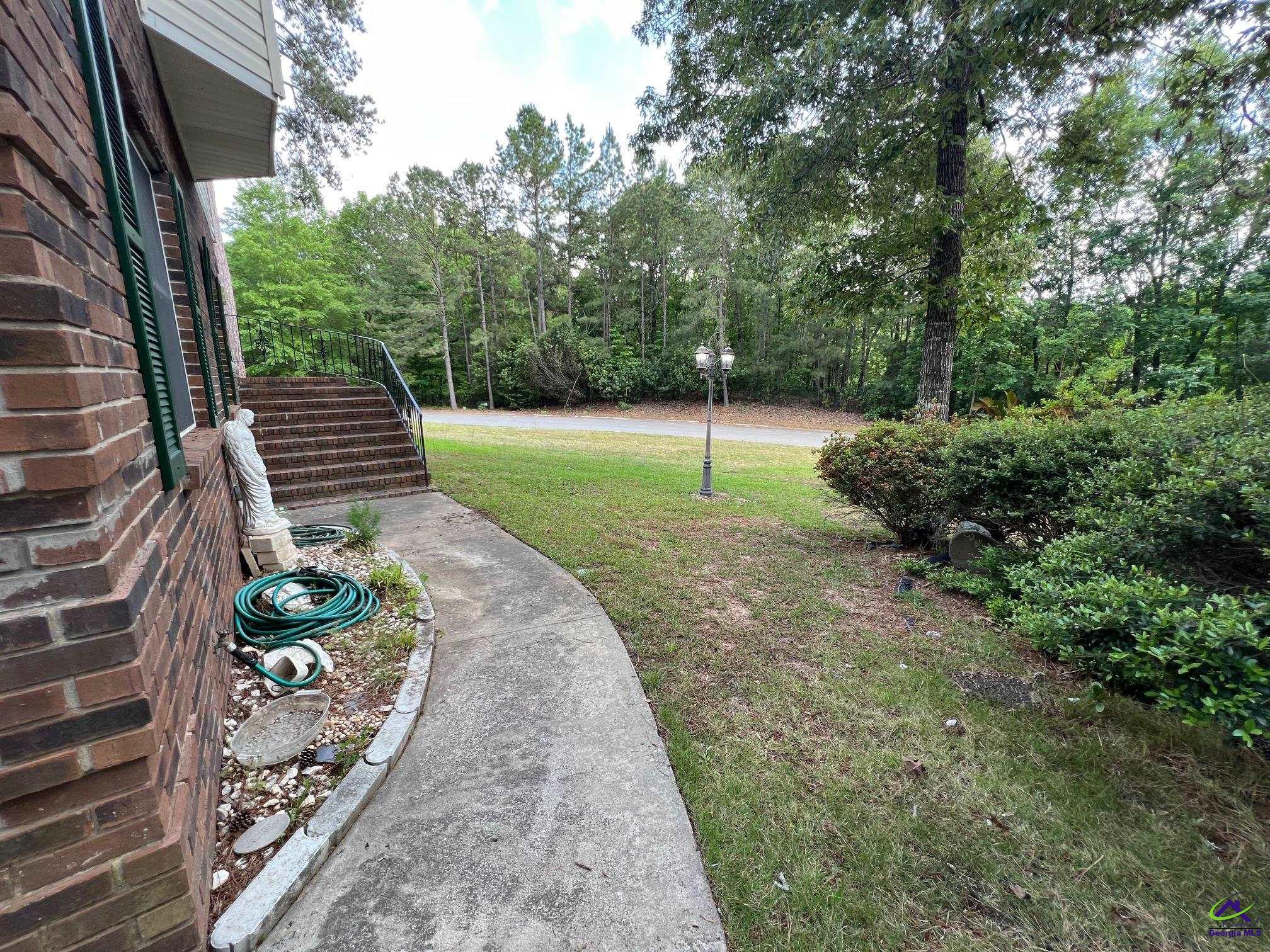 111 Red Oak Glen