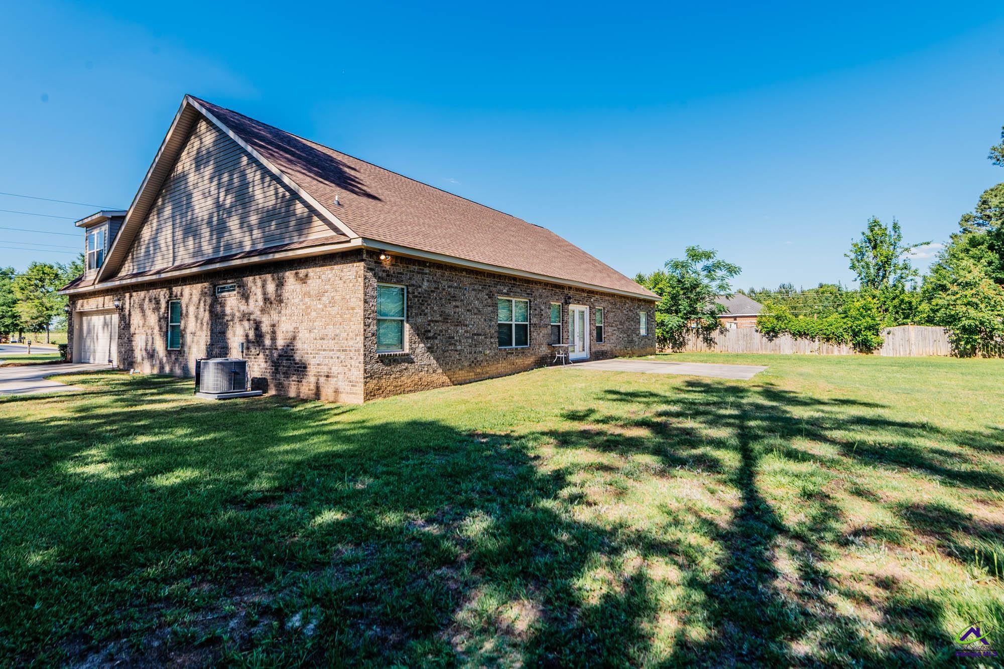 1499 Leverett Rd