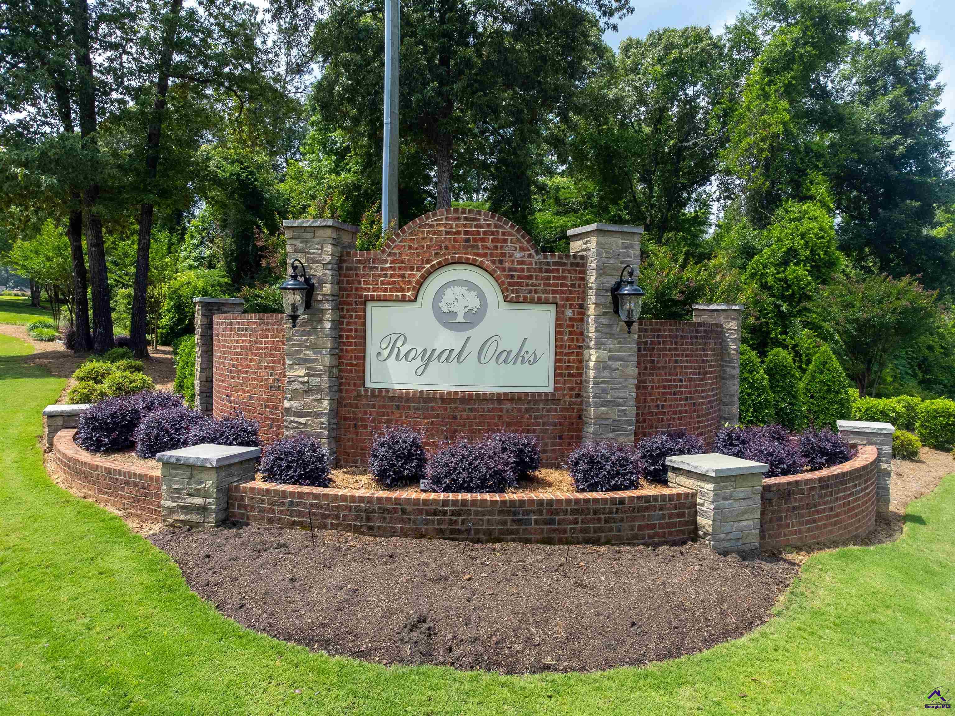 210 Royal Crest Circle