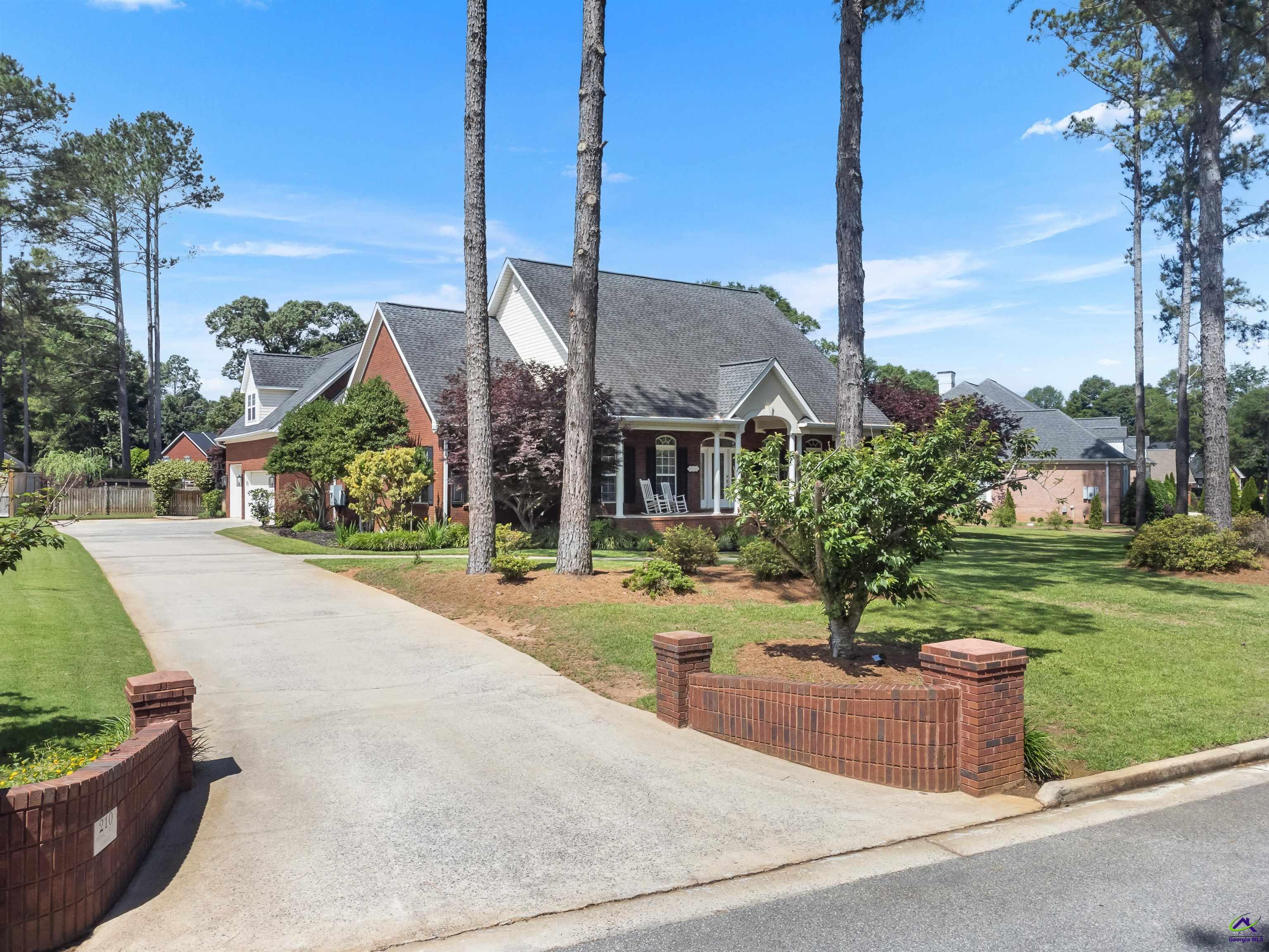 210 Royal Crest Circle