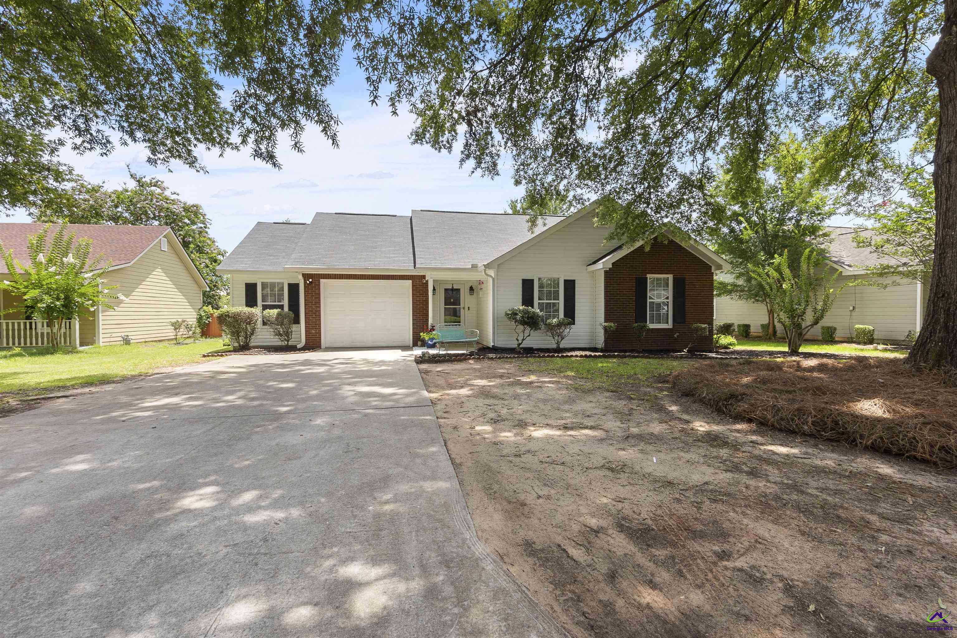110 Mayfair Cir