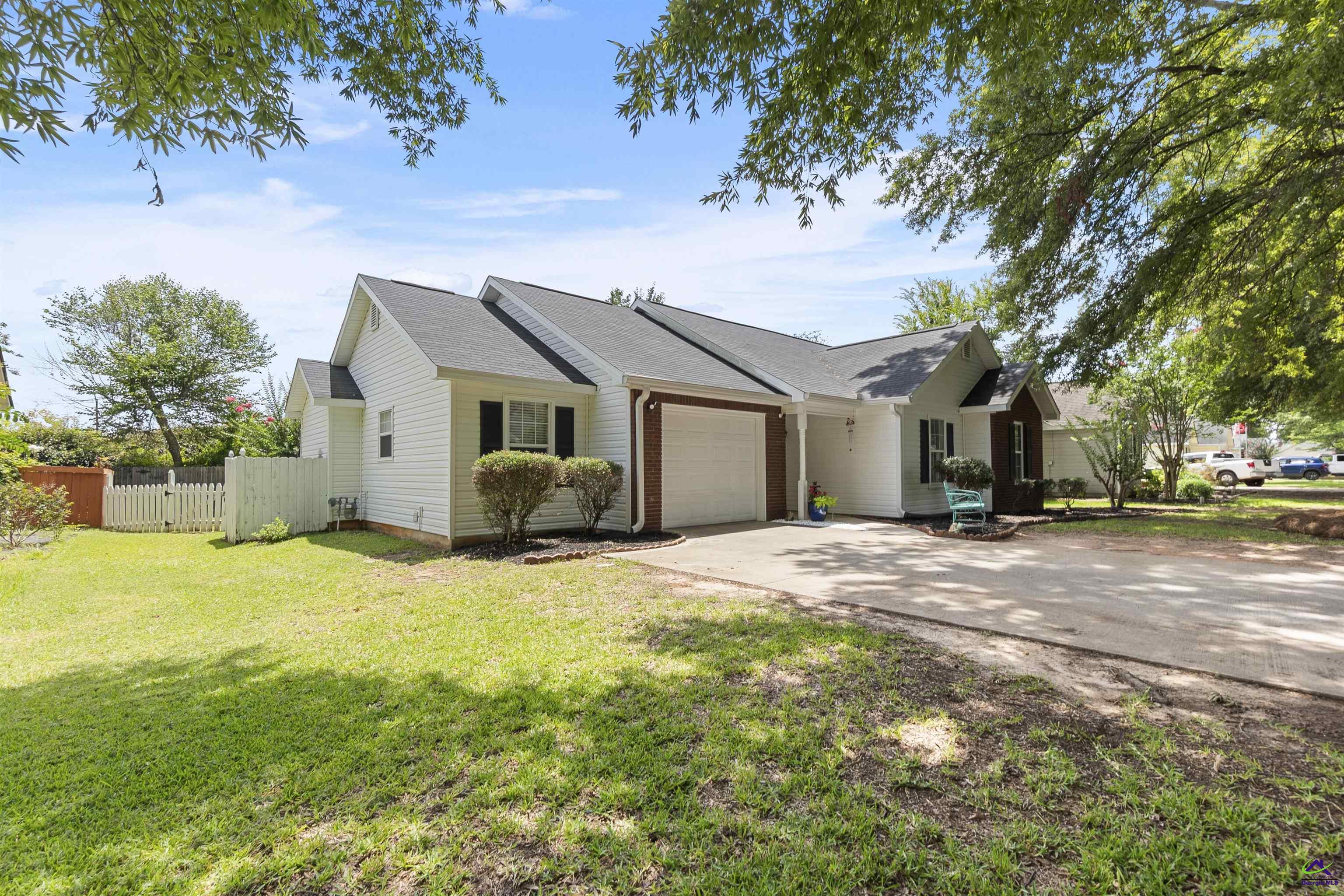110 Mayfair Cir