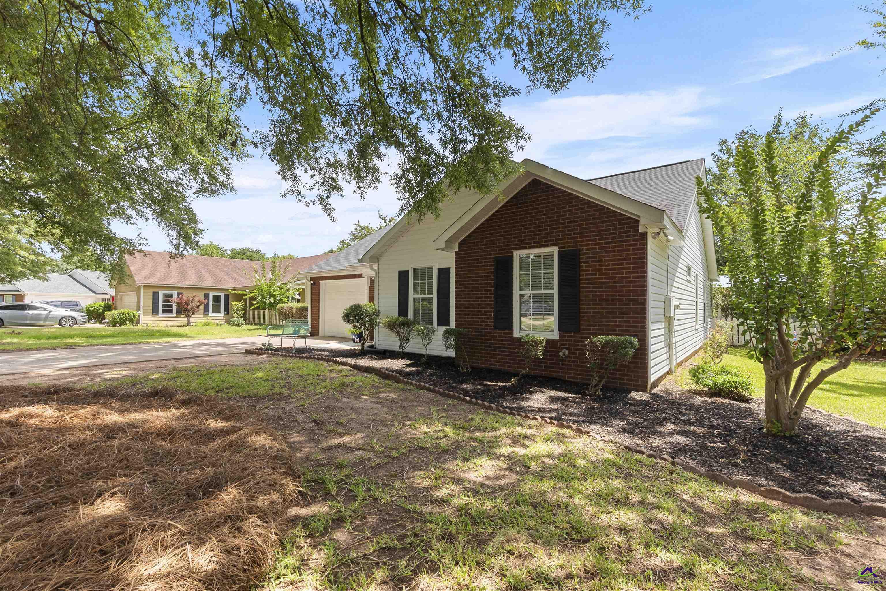 110 Mayfair Cir
