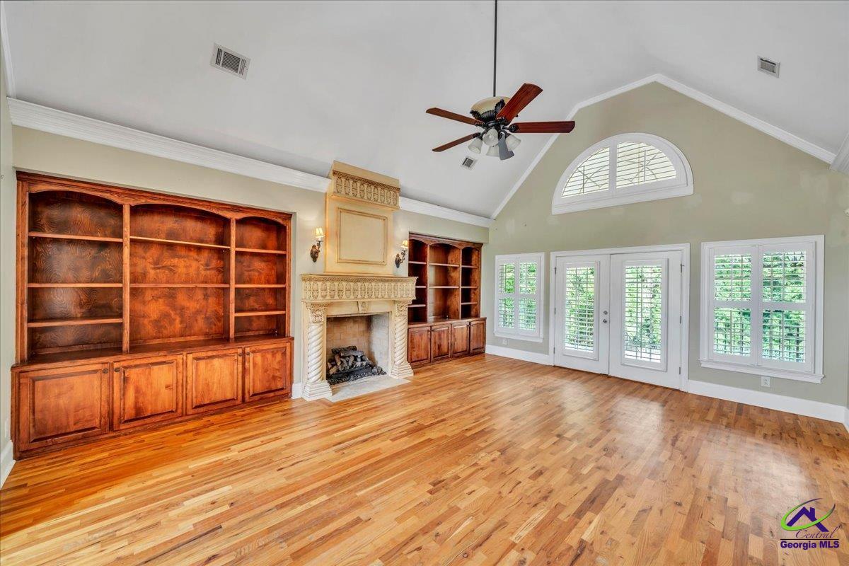 411 Creekside Drive