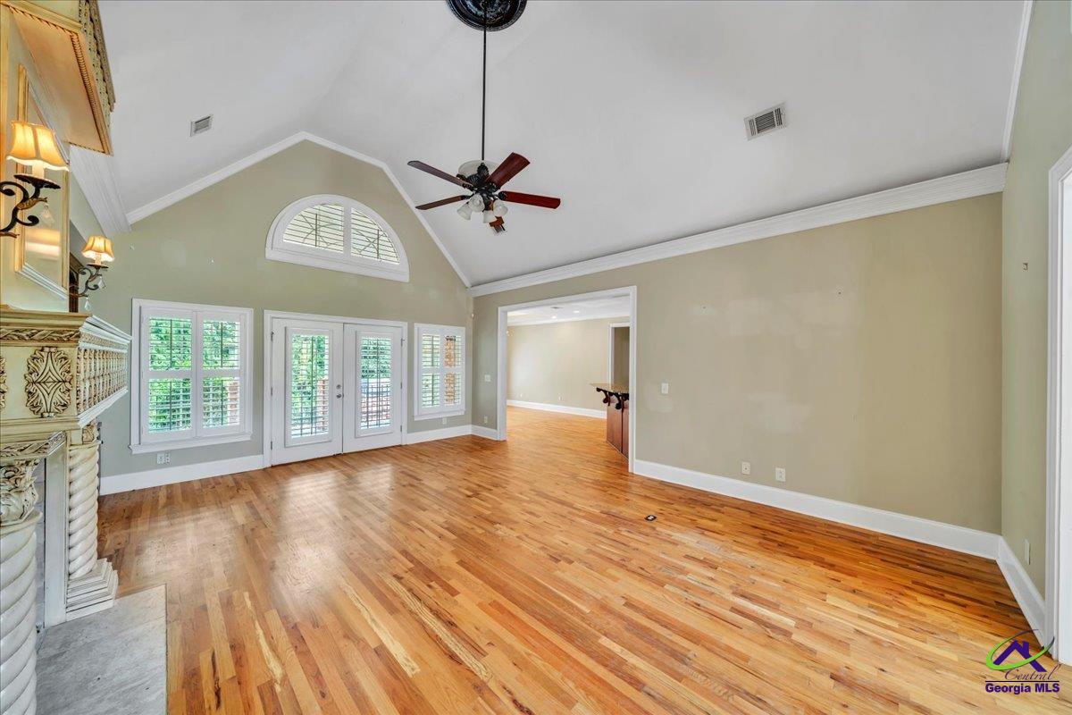 411 Creekside Drive