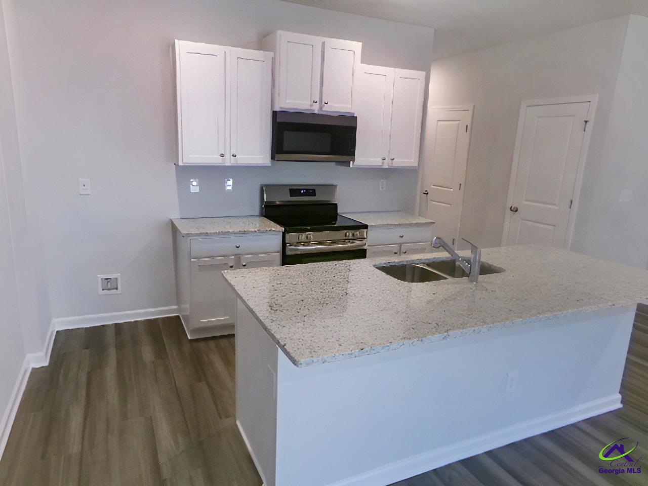 124 NW Pin Oak Trail