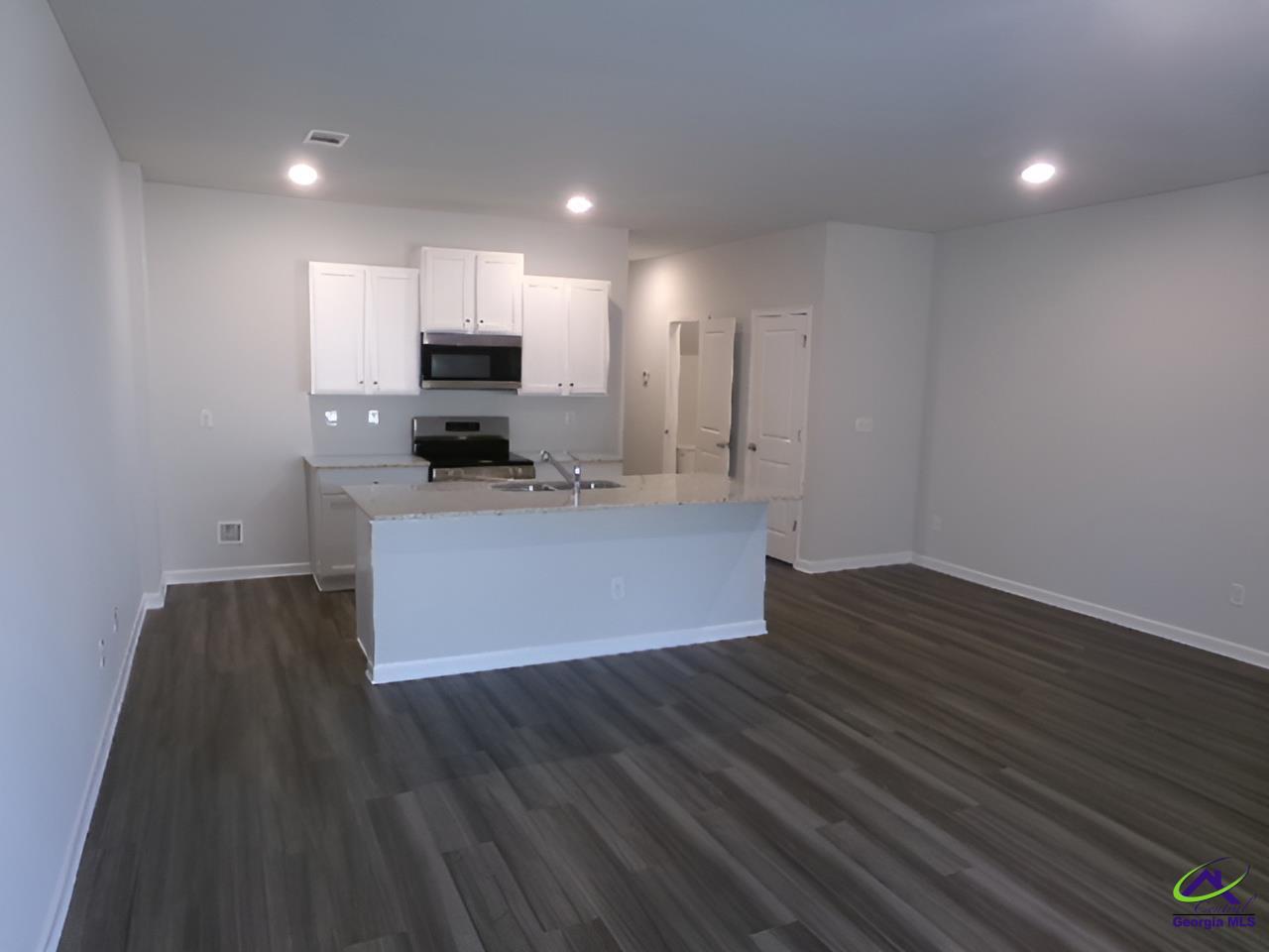 124 NW Pin Oak Trail