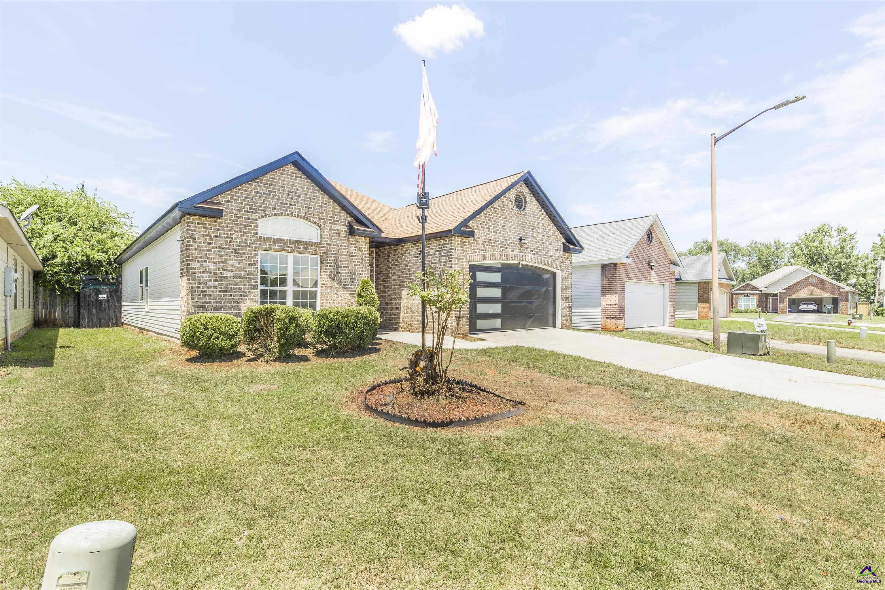104 Crossing Pl