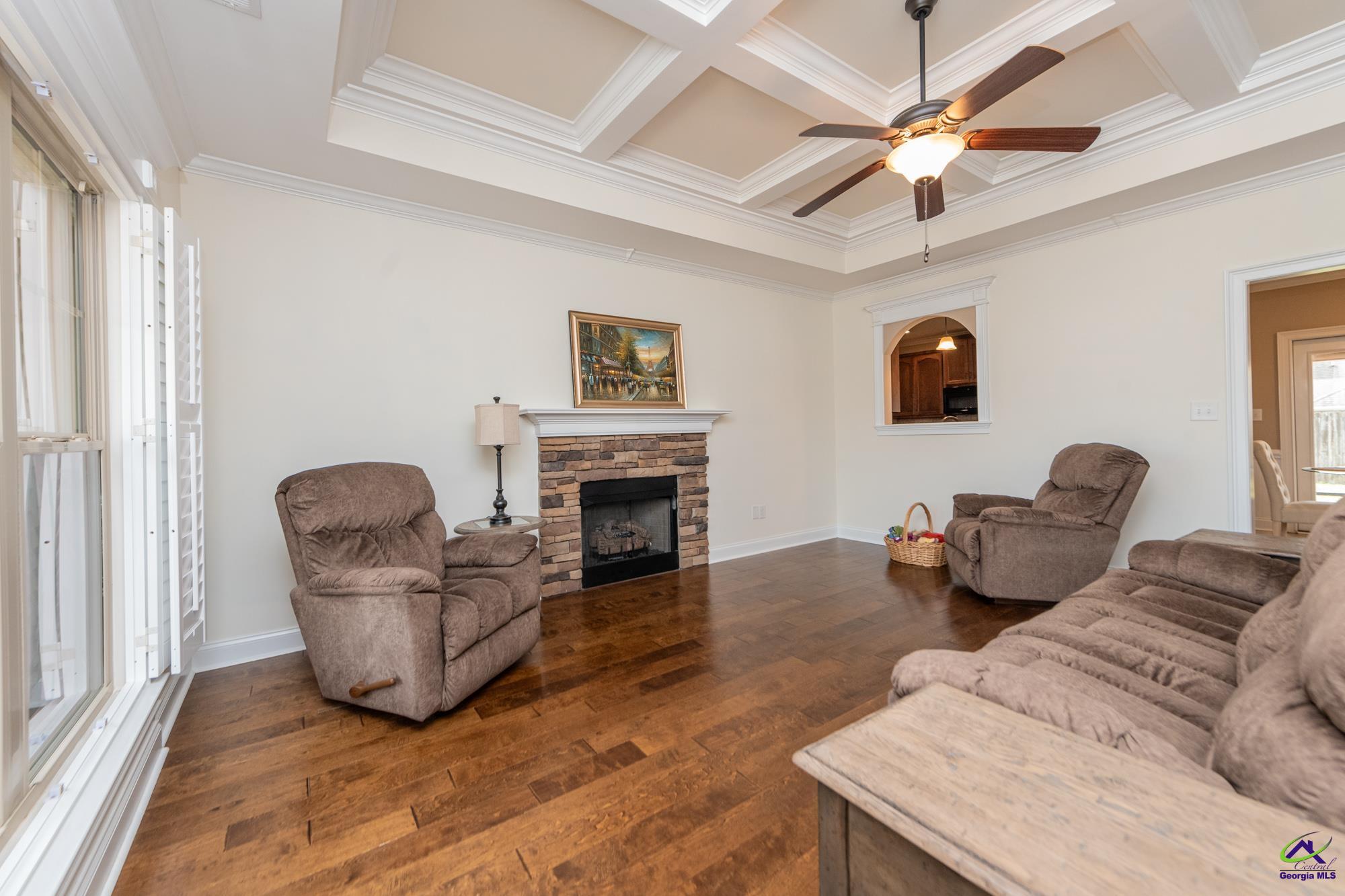 300 Loneoak Trail