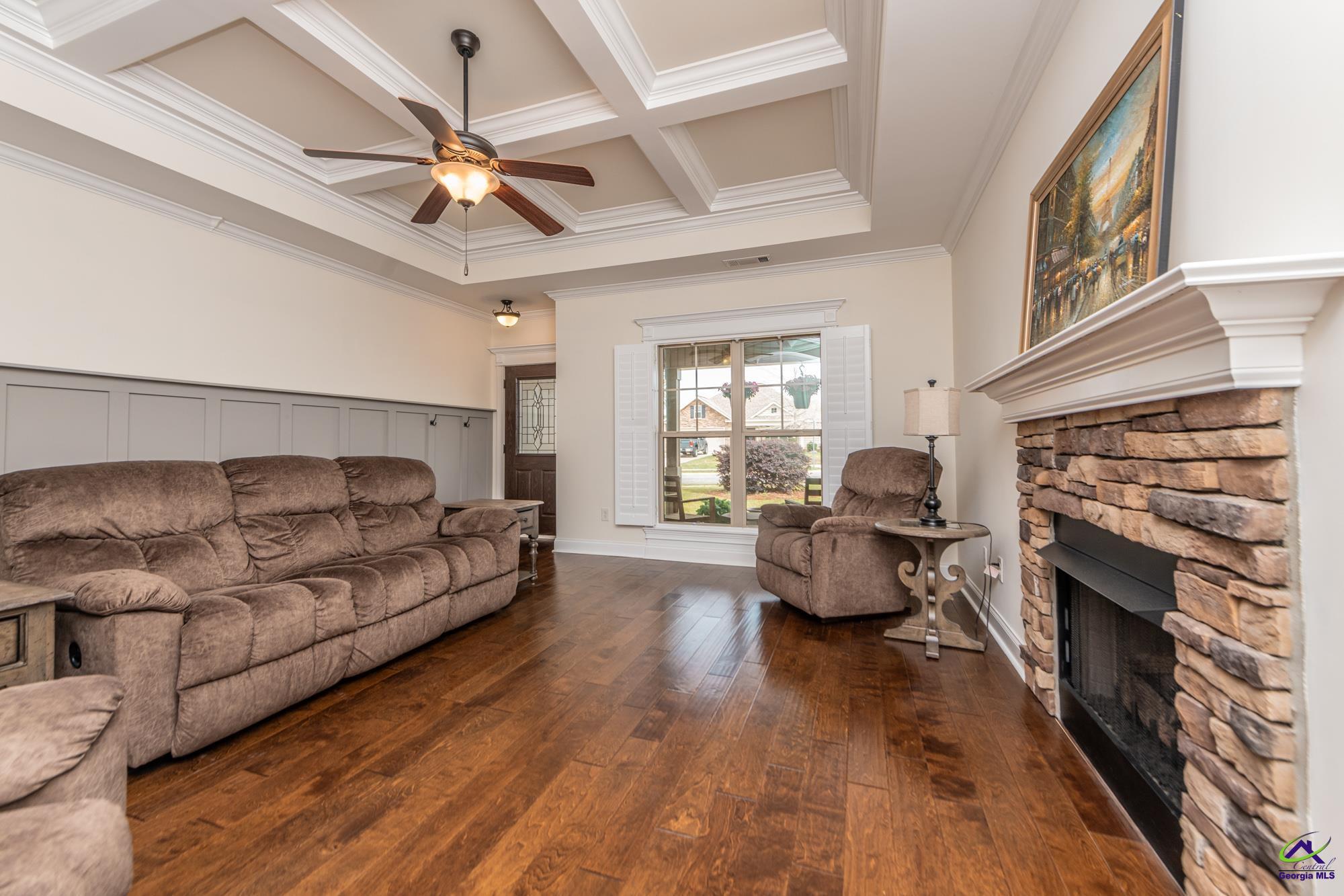 300 Loneoak Trail