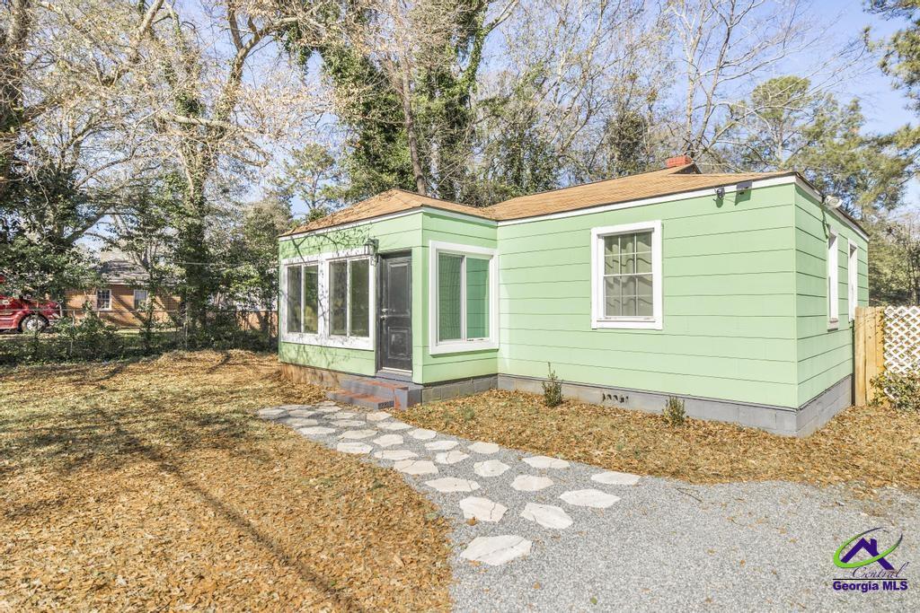 215 Peachtree Circle