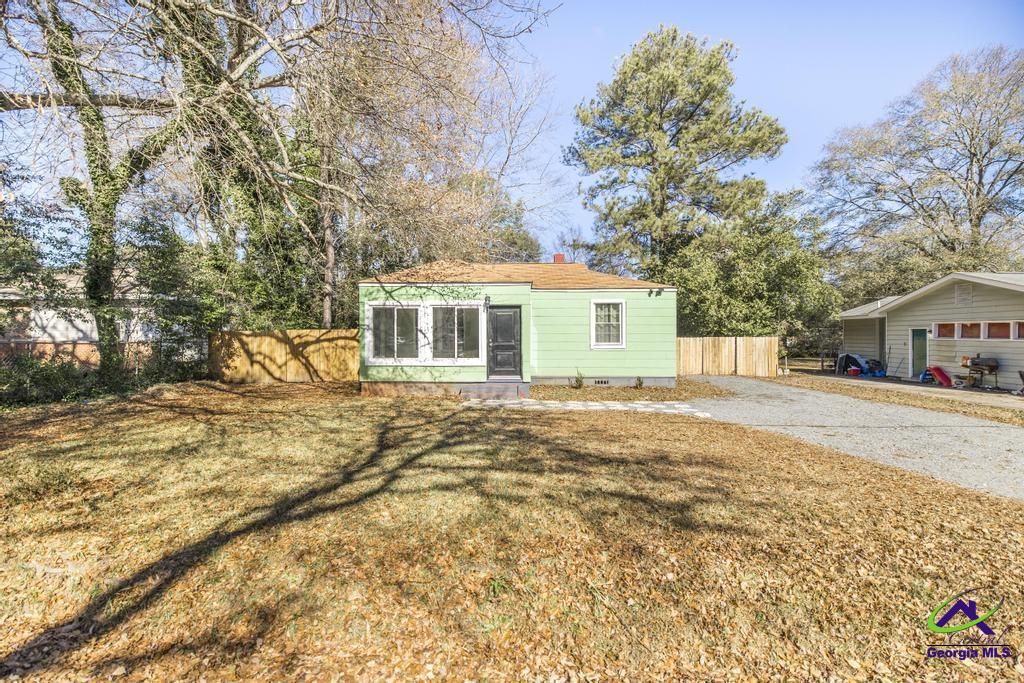 215 Peachtree Circle