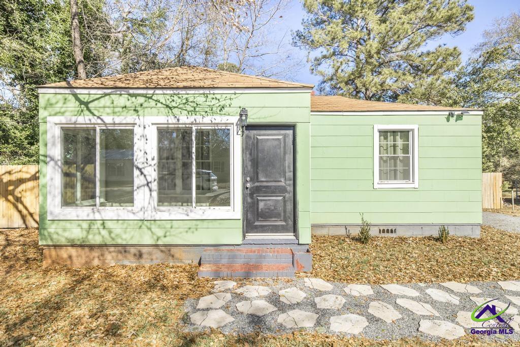 215 Peachtree Circle