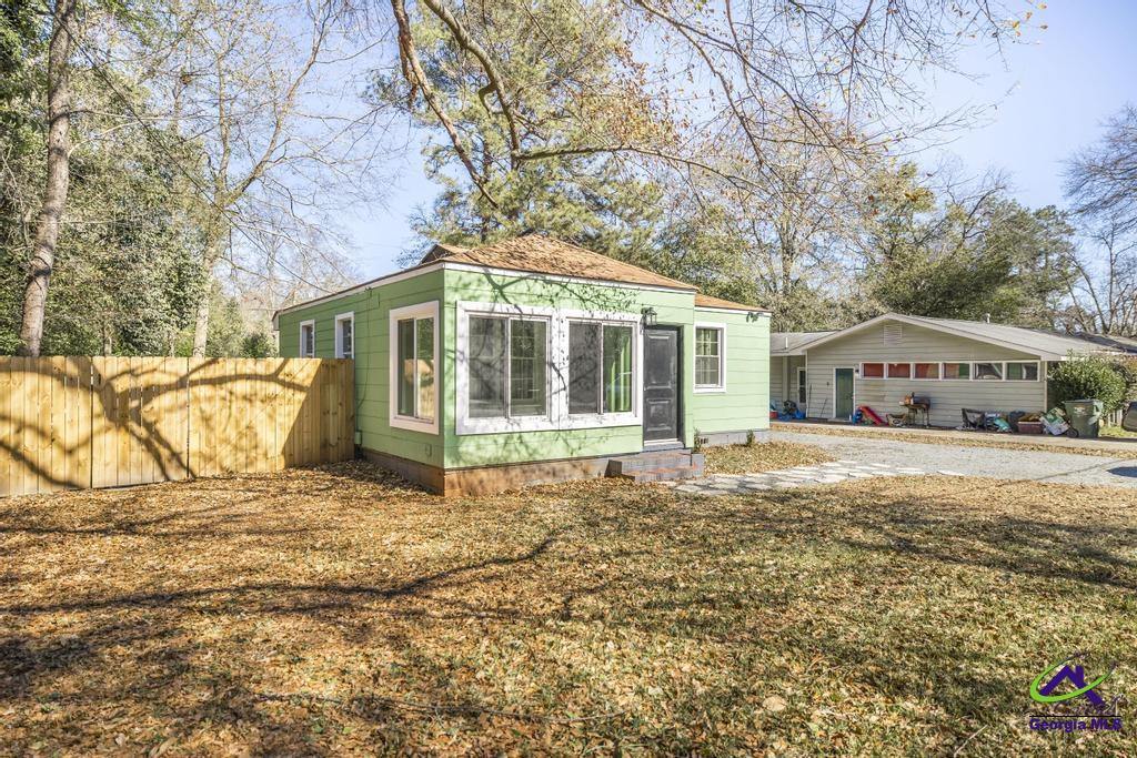 215 Peachtree Circle