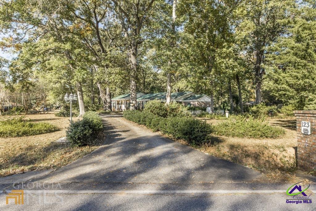 123 S Amanda Place