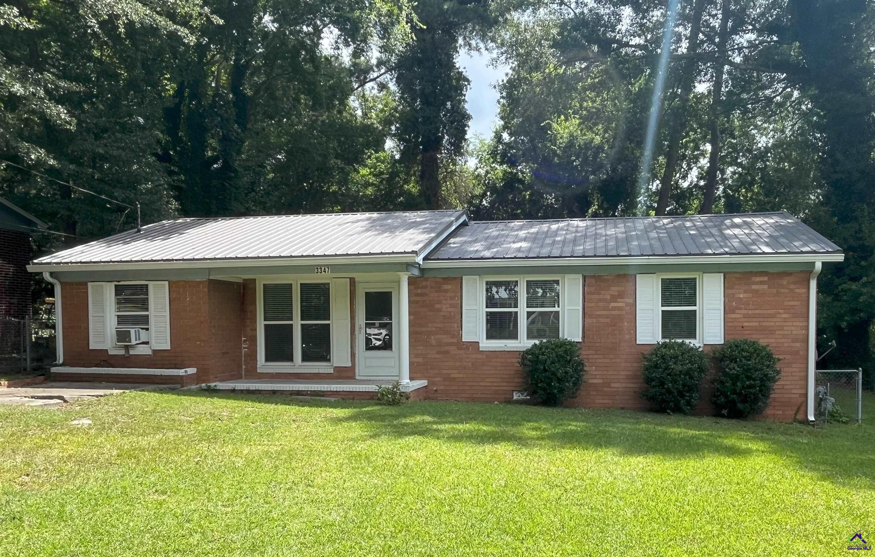 3347 Thunderbird Road