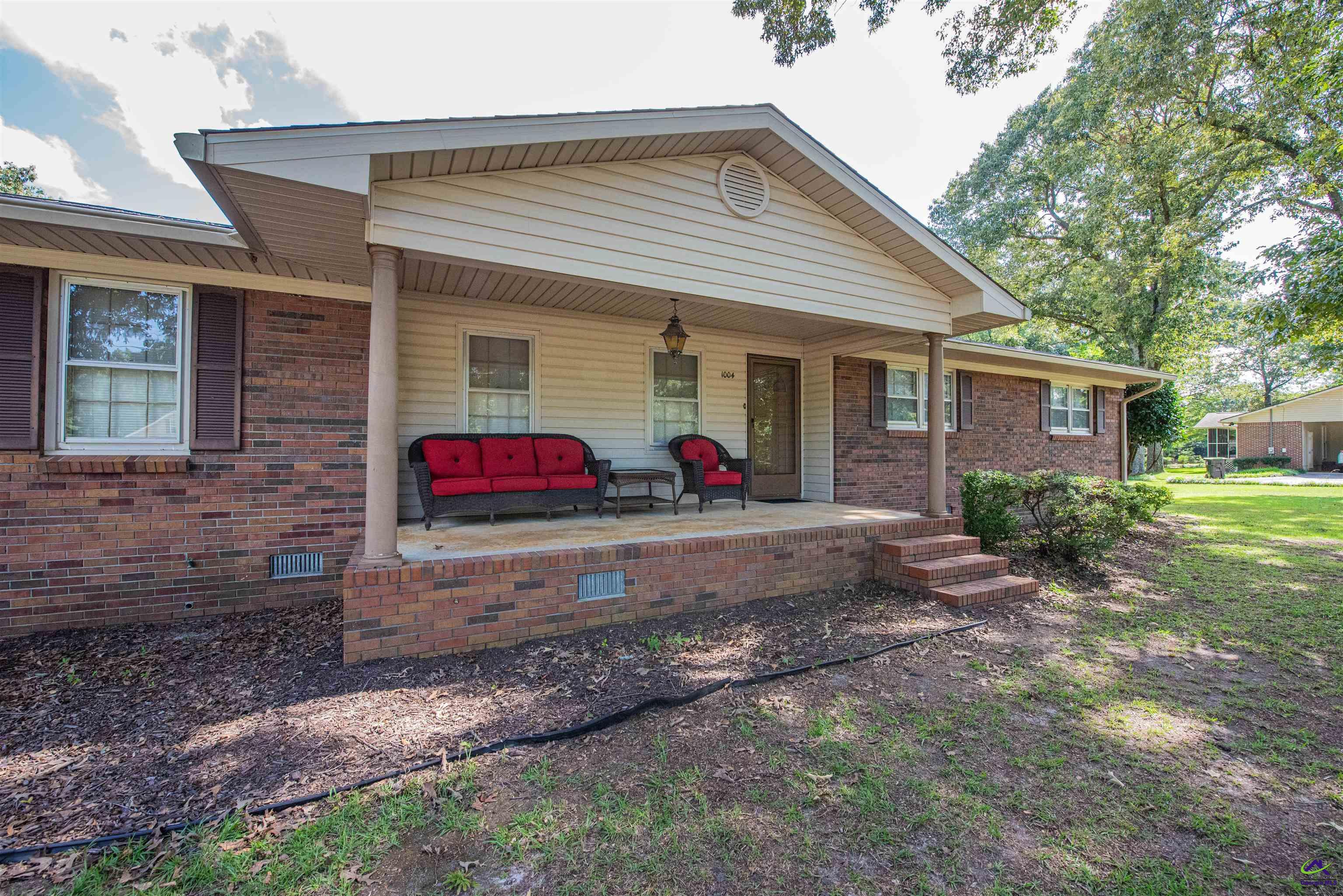 1004 Oak Ridge Drive