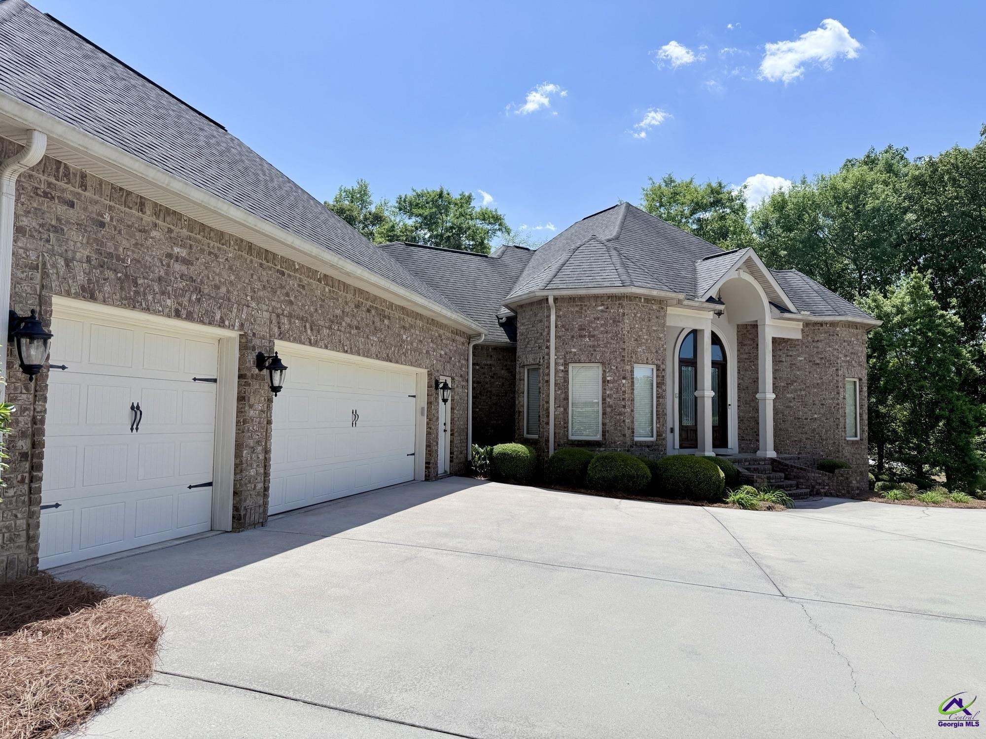 211 Lowpoint Trail