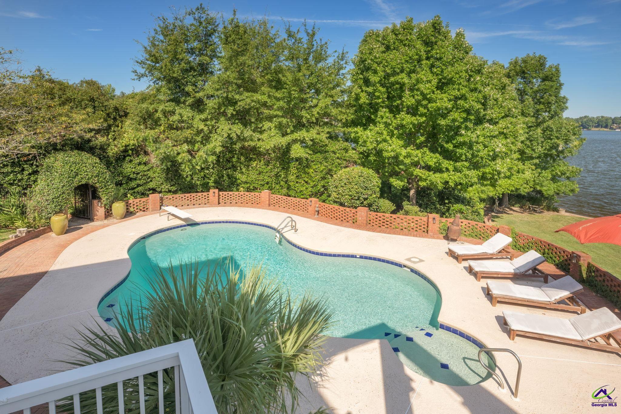 352 Hillridge Cove